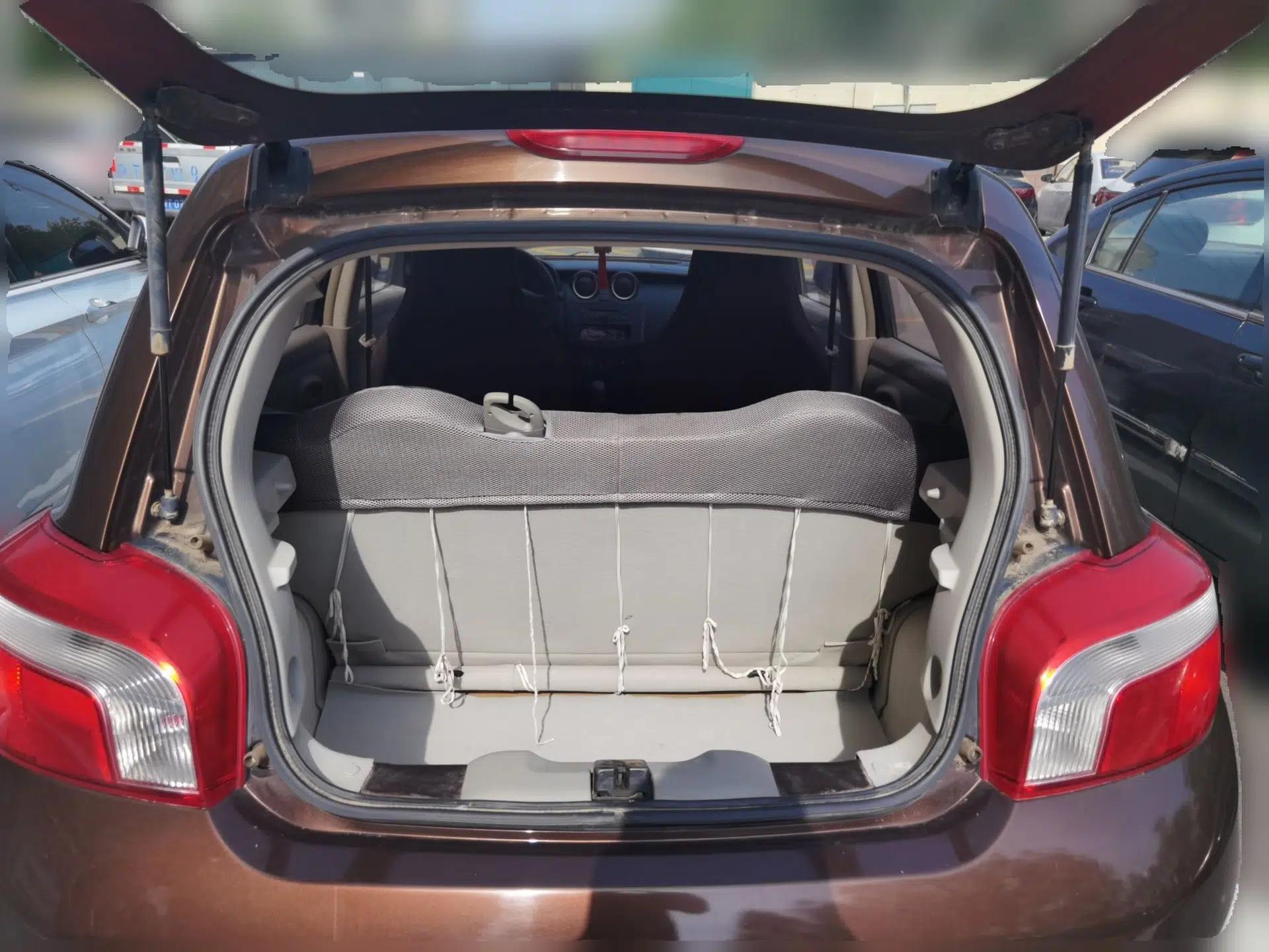 Venucia R30 2014 1.2L Manual Enjoyment Edition — миниатюра 20