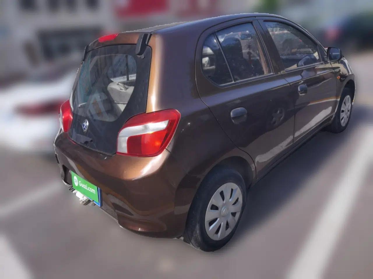 Venucia R30 2014 1.2L Manual Enjoyment Edition — миниатюра 6