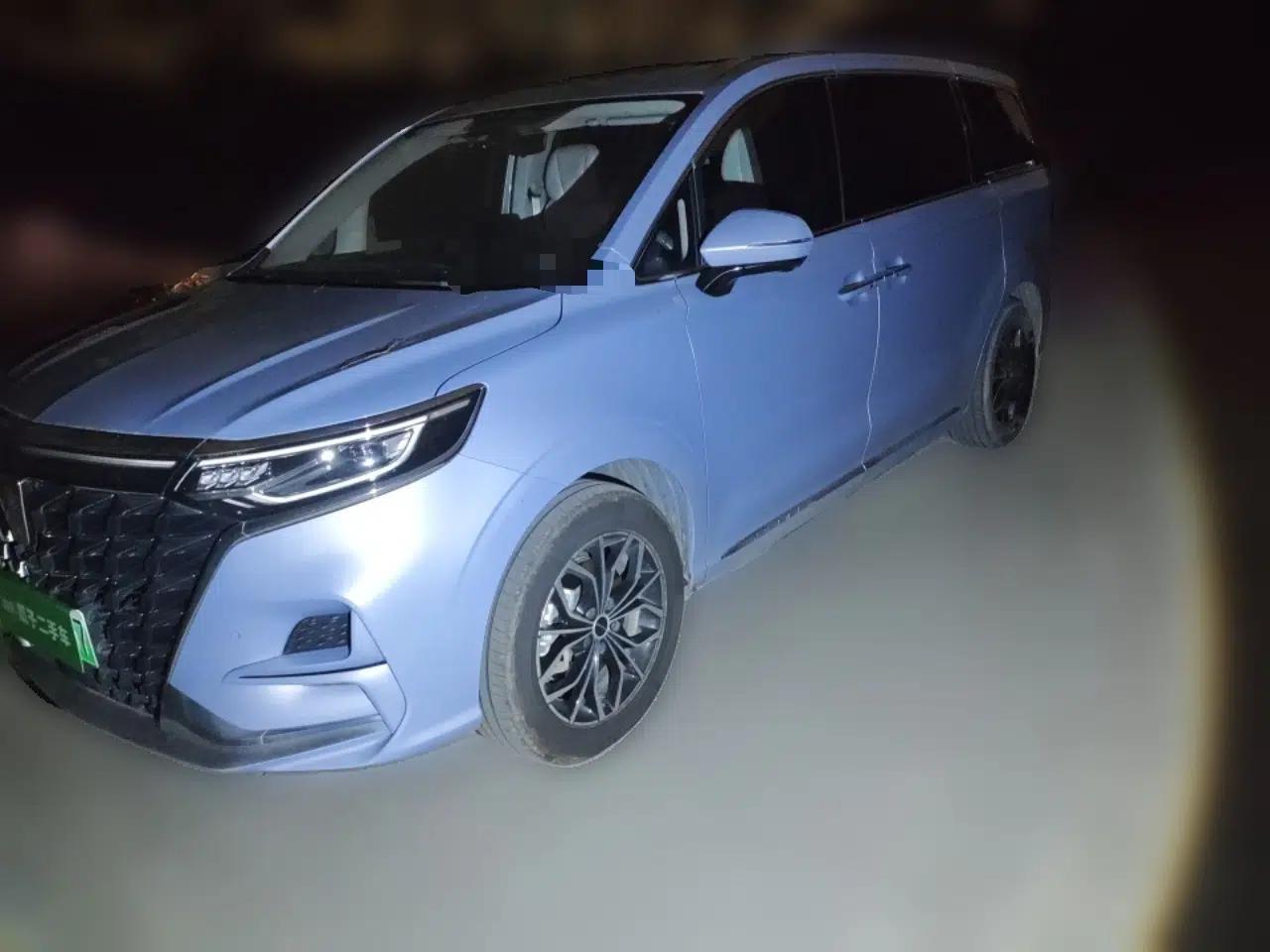 Roewe iMAX8 New Energy 2022 First-Class Platinum Edition — миниатюра 1
