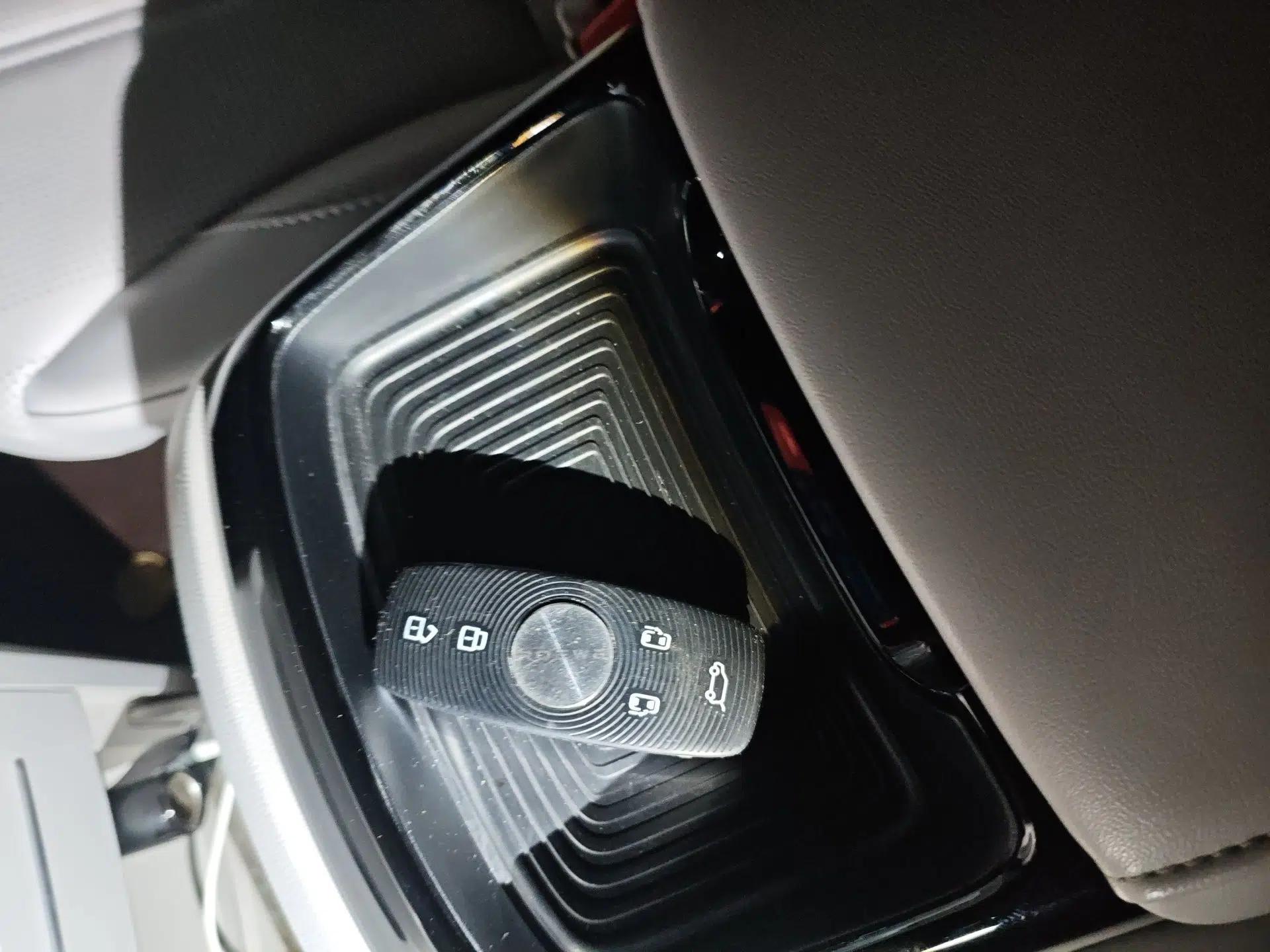 Roewe iMAX8 New Energy 2022 First-Class Platinum Edition — миниатюра 9
