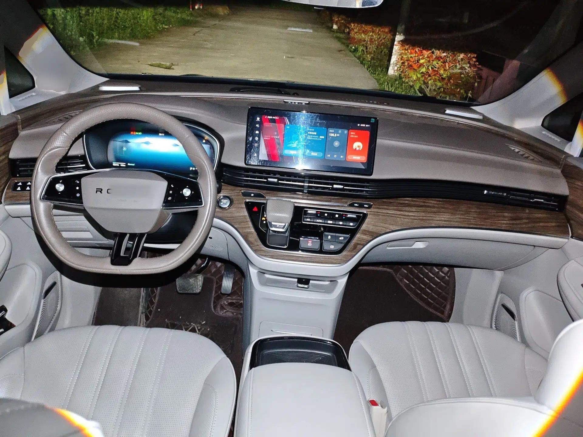 Roewe iMAX8 New Energy 2022 First-Class Platinum Edition — миниатюра 10