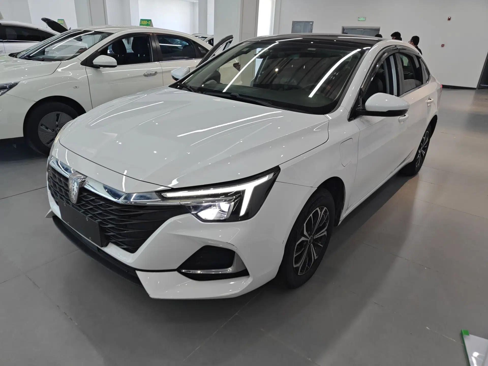 Roewe i6 MAX New Energy 2023 EV 420 Skyroof Special Edition — миниатюра 1
