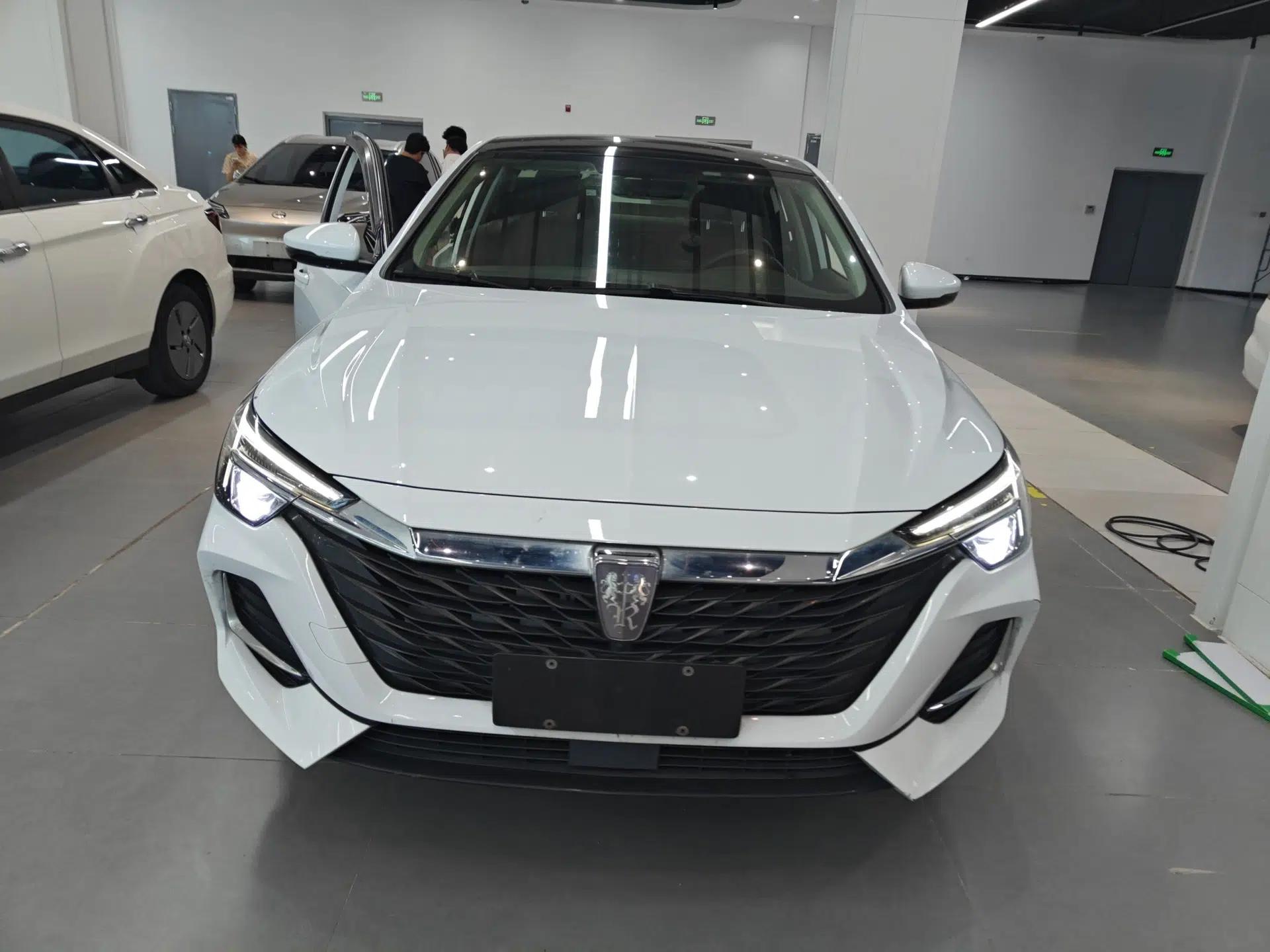 Roewe i6 MAX New Energy 2023 EV 420 Skyroof Special Edition — миниатюра 2