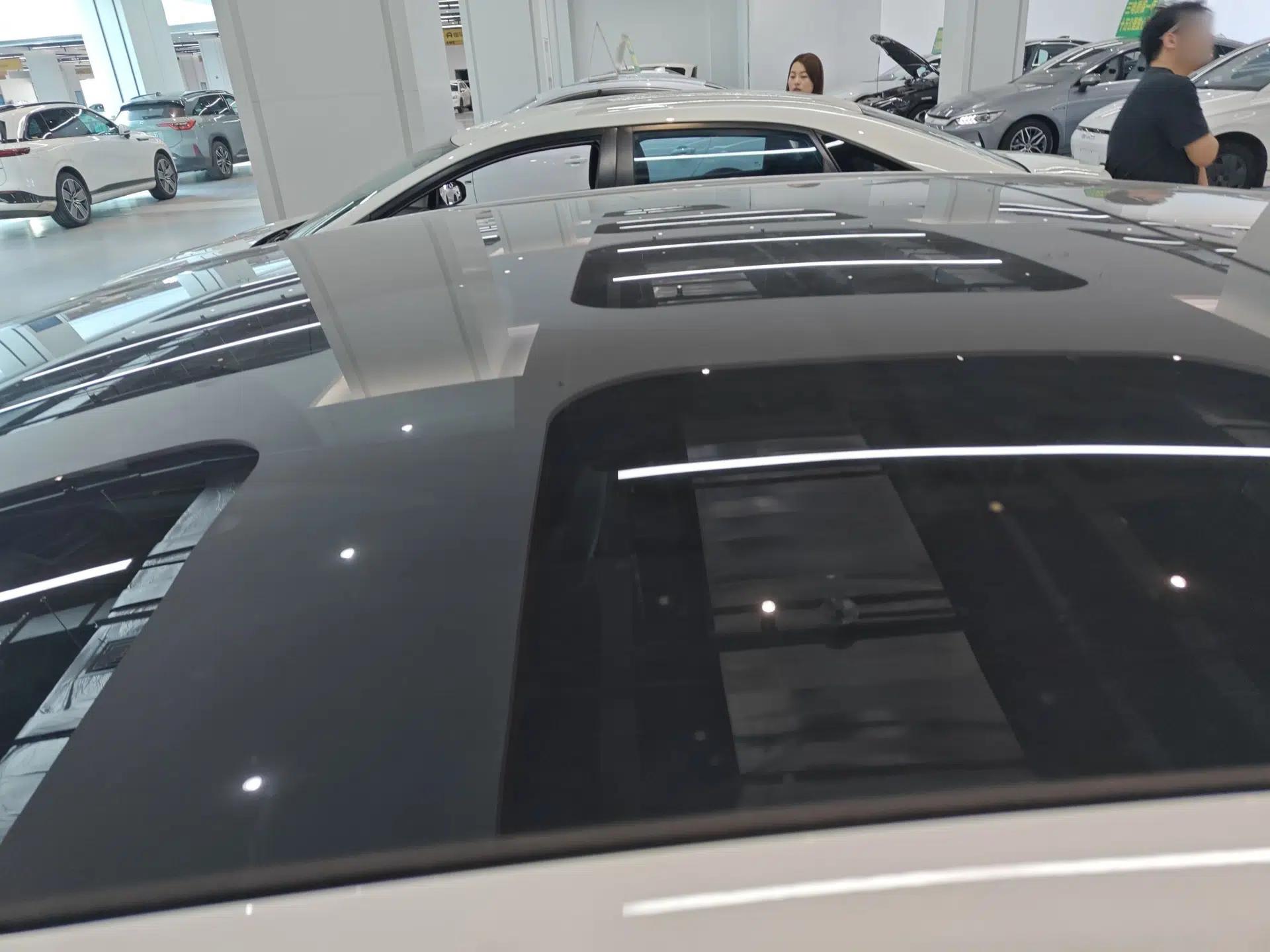 Roewe i6 MAX New Energy 2023 EV 420 Skyroof Special Edition — миниатюра 11