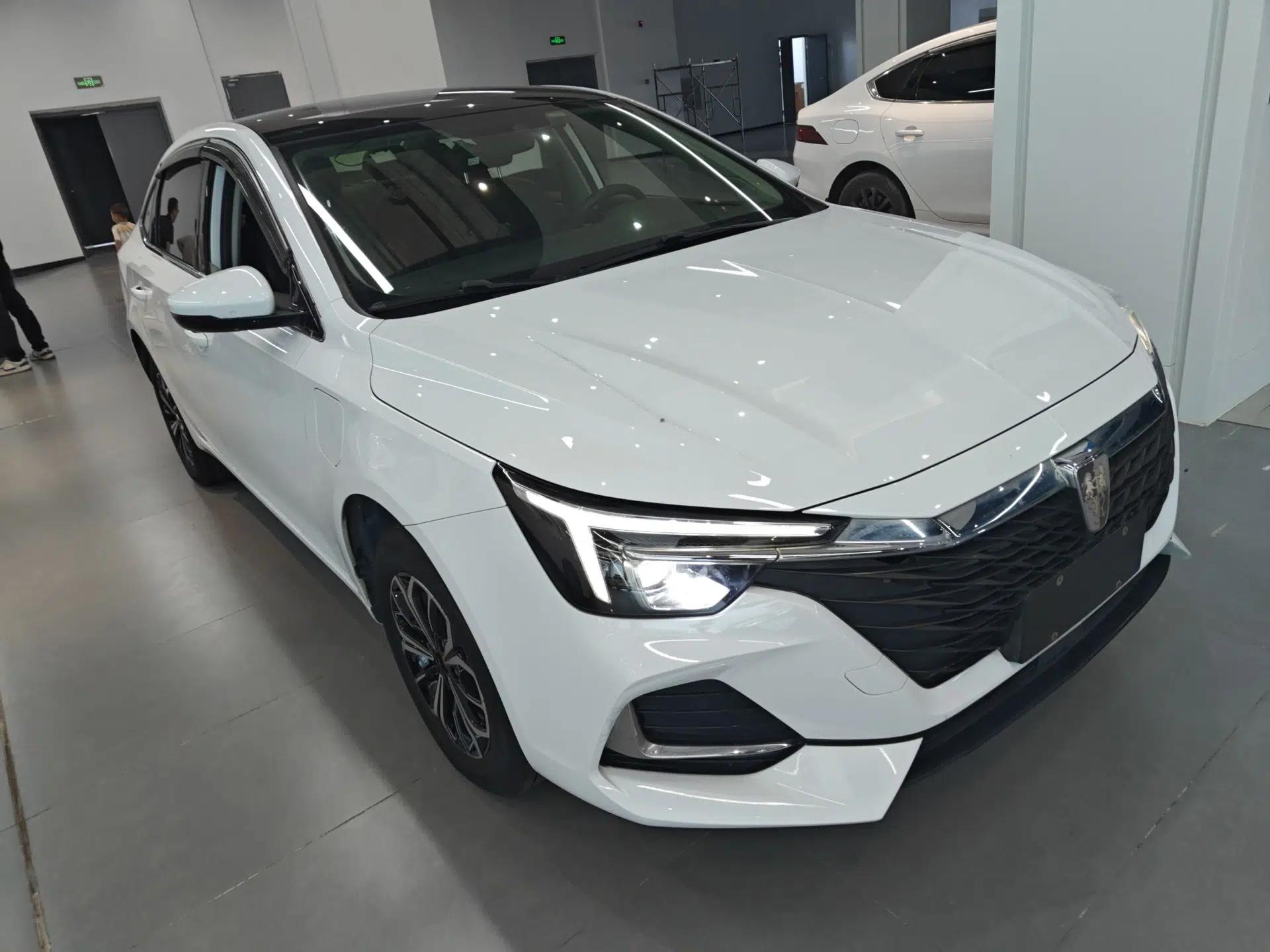 Roewe i6 MAX New Energy 2023 EV 420 Skyroof Special Edition — миниатюра 3
