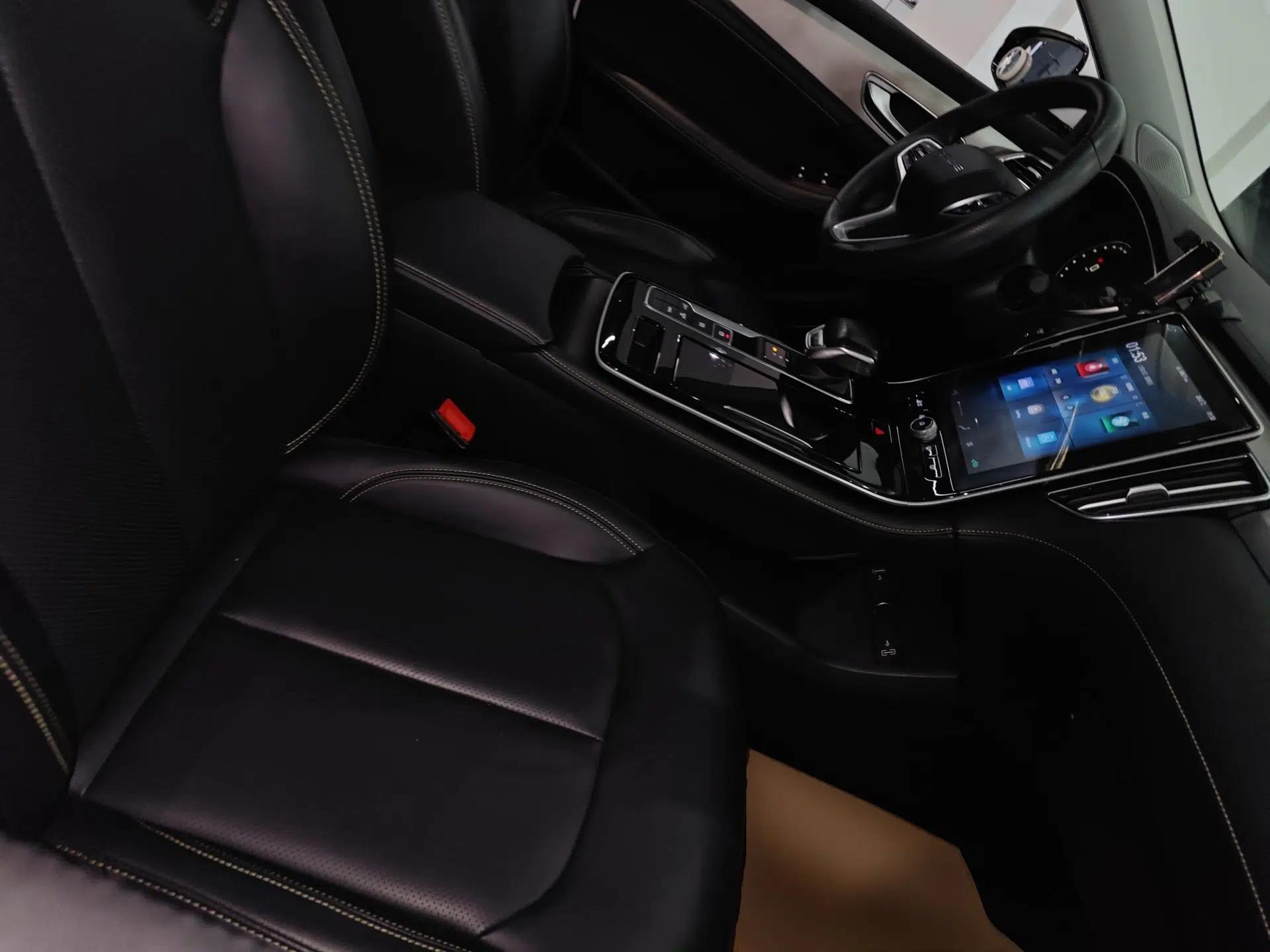 Roewe i6 MAX New Energy 2023 EV 420 Skyroof Special Edition — миниатюра 23