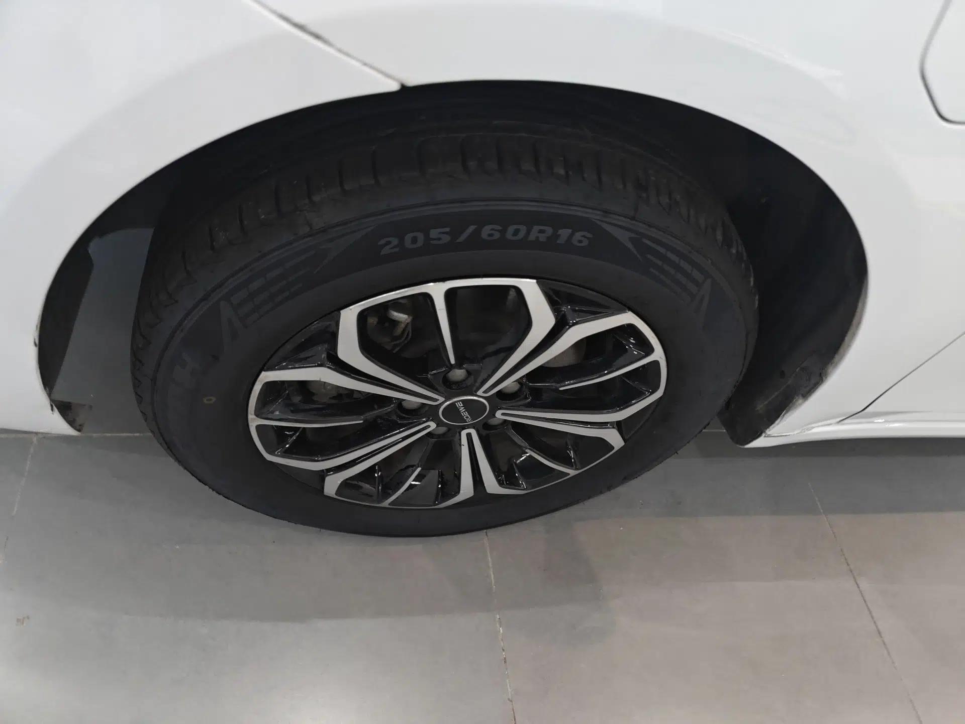 Roewe i6 MAX New Energy 2023 EV 420 Skyroof Special Edition — миниатюра 8