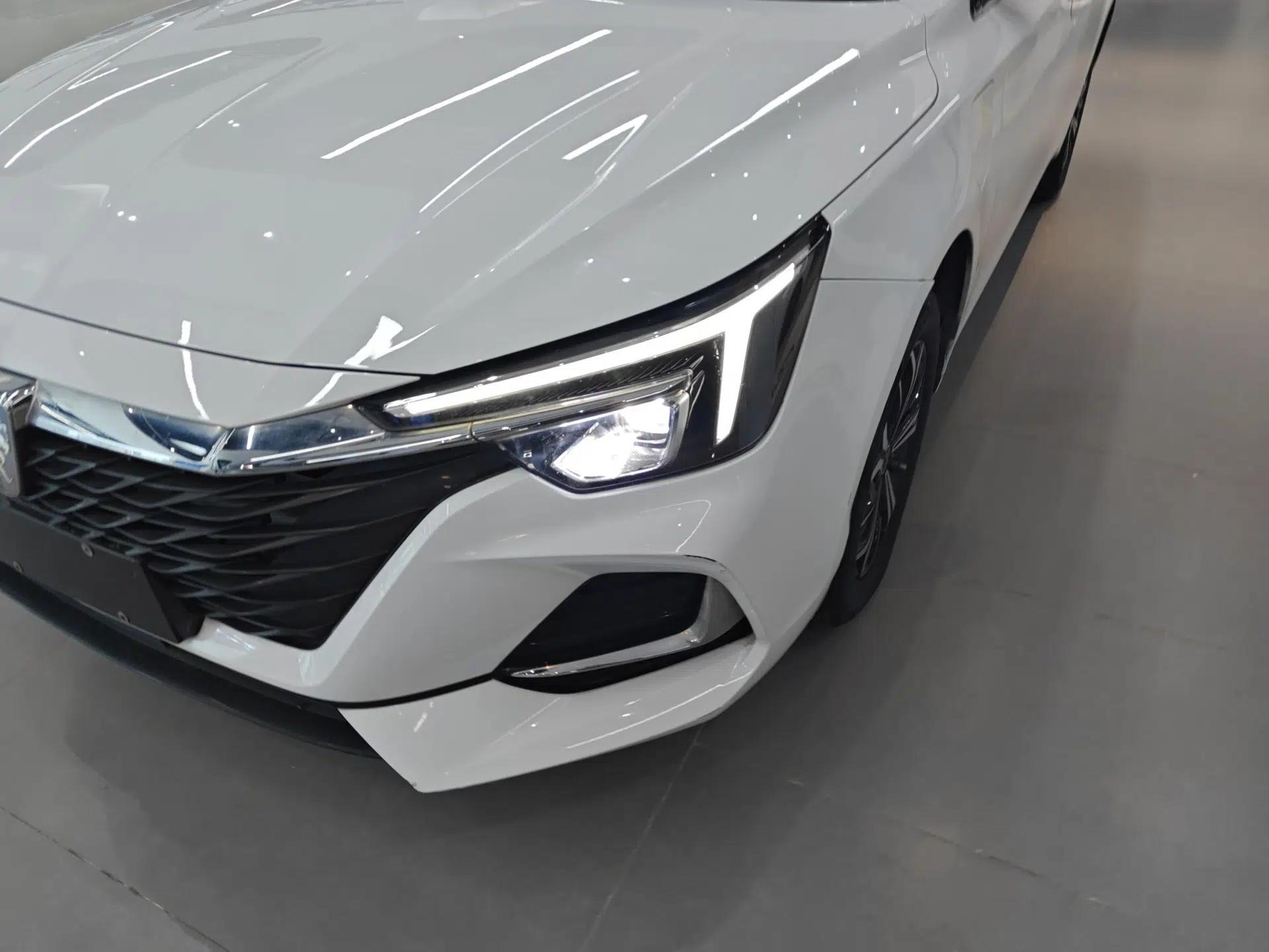 Roewe i6 MAX New Energy 2023 EV 420 Skyroof Special Edition — миниатюра 9
