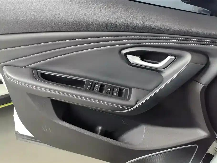 Jetour X70M 2021 1.5T DCT Luxury Partner Edition 6-seater — миниатюра 7