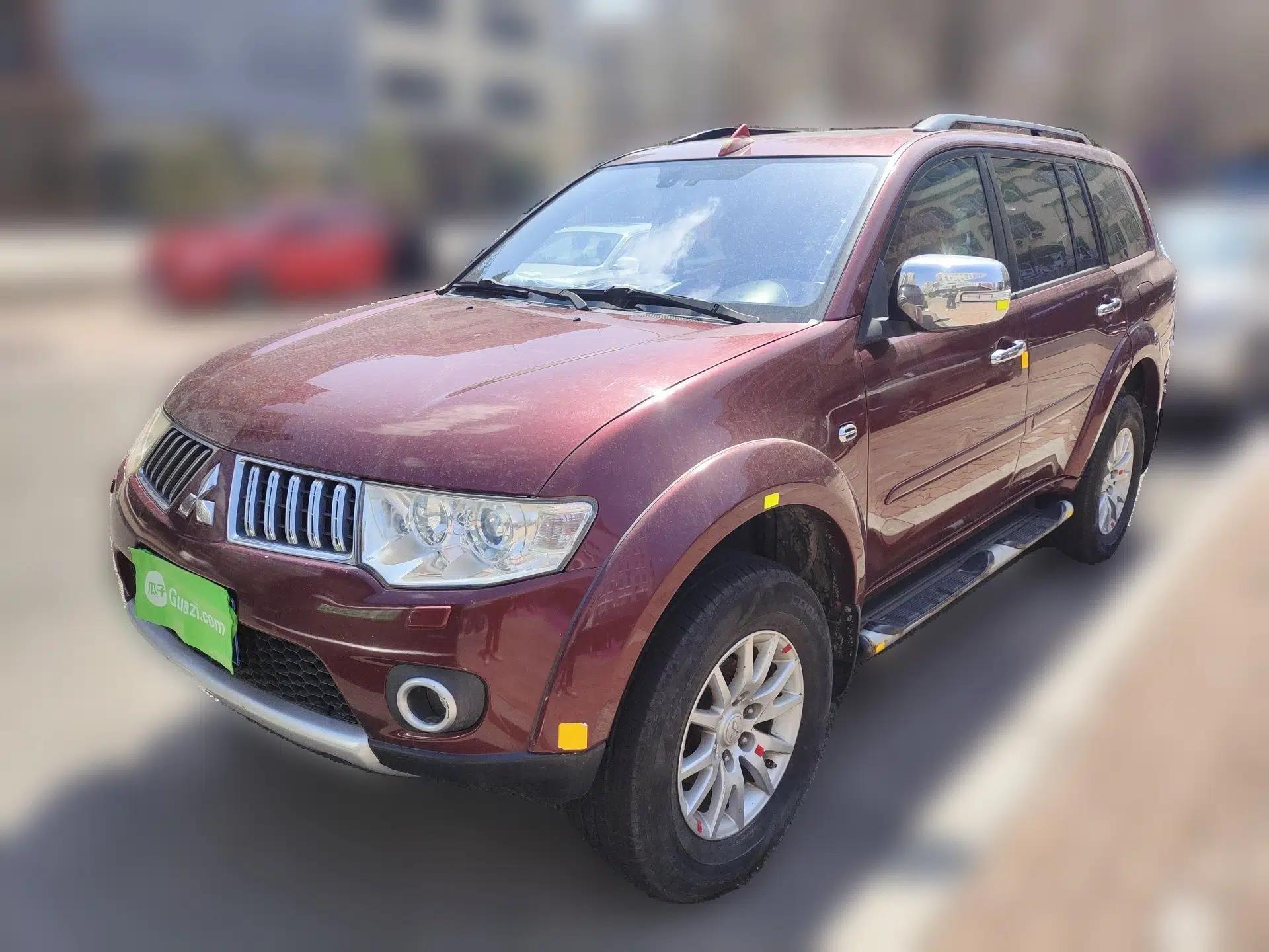 Mitsubishi Pajero Sport 2011 3.0L Luxury Navigation Edition — миниатюра 1