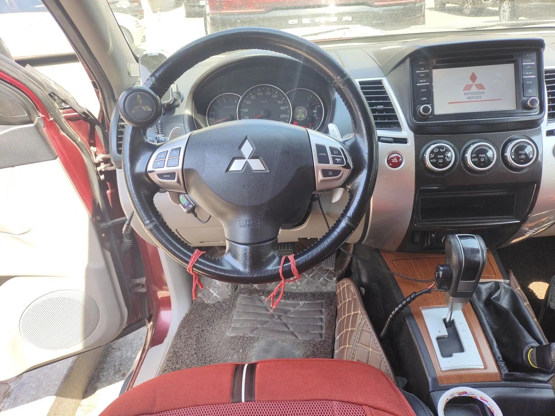 Mitsubishi Pajero Sport 2011 3.0L Luxury Navigation Edition — миниатюра 11