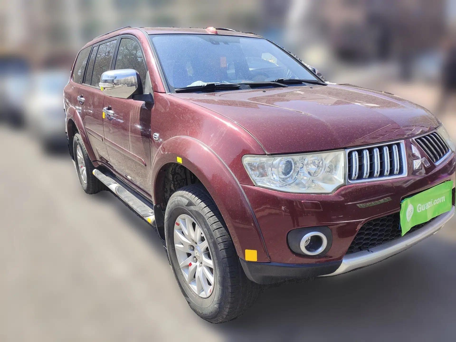 Mitsubishi Pajero Sport 2011 3.0L Luxury Navigation Edition — миниатюра 3