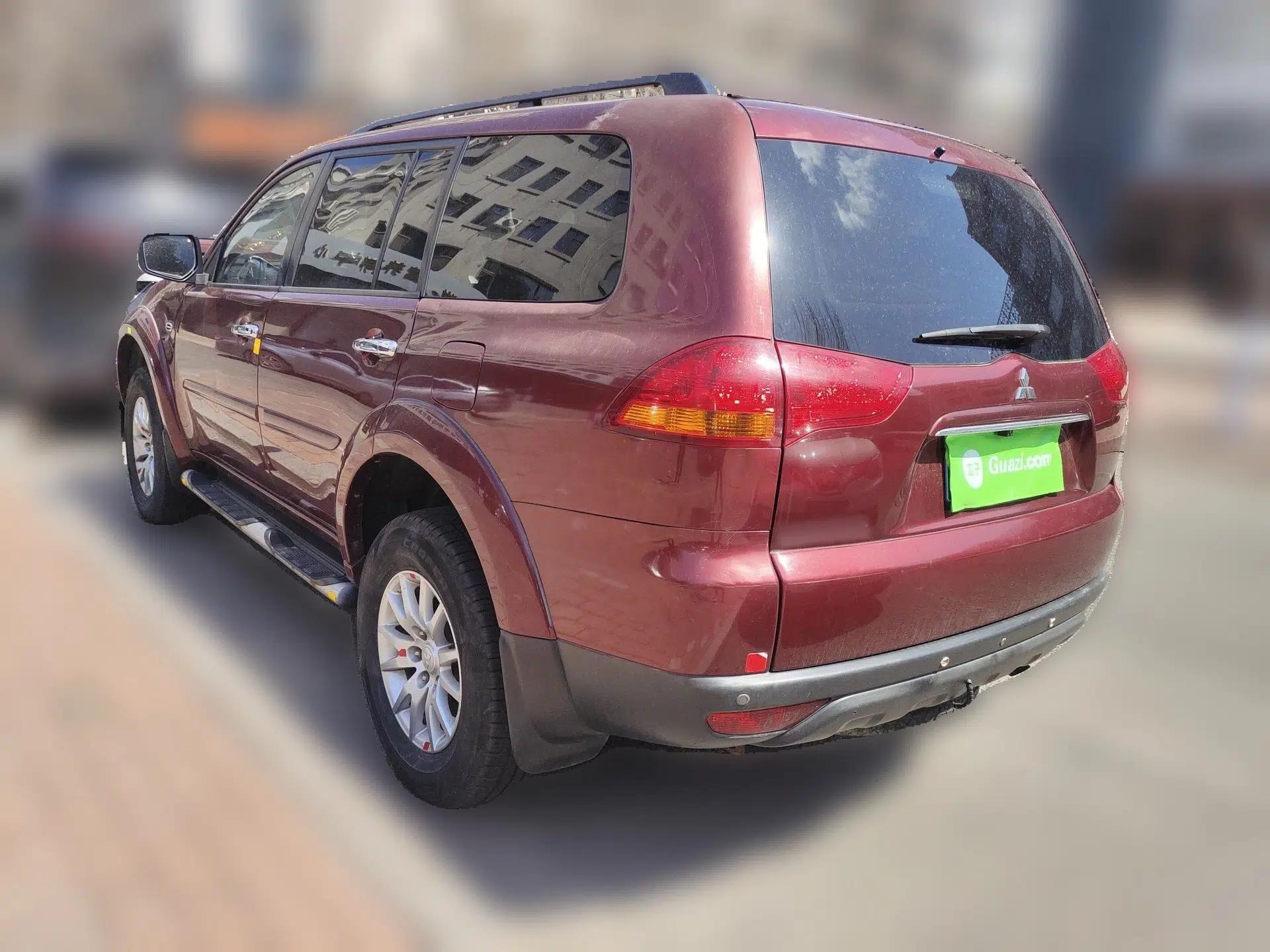 Mitsubishi Pajero Sport 2011 3.0L Luxury Navigation Edition — миниатюра 4