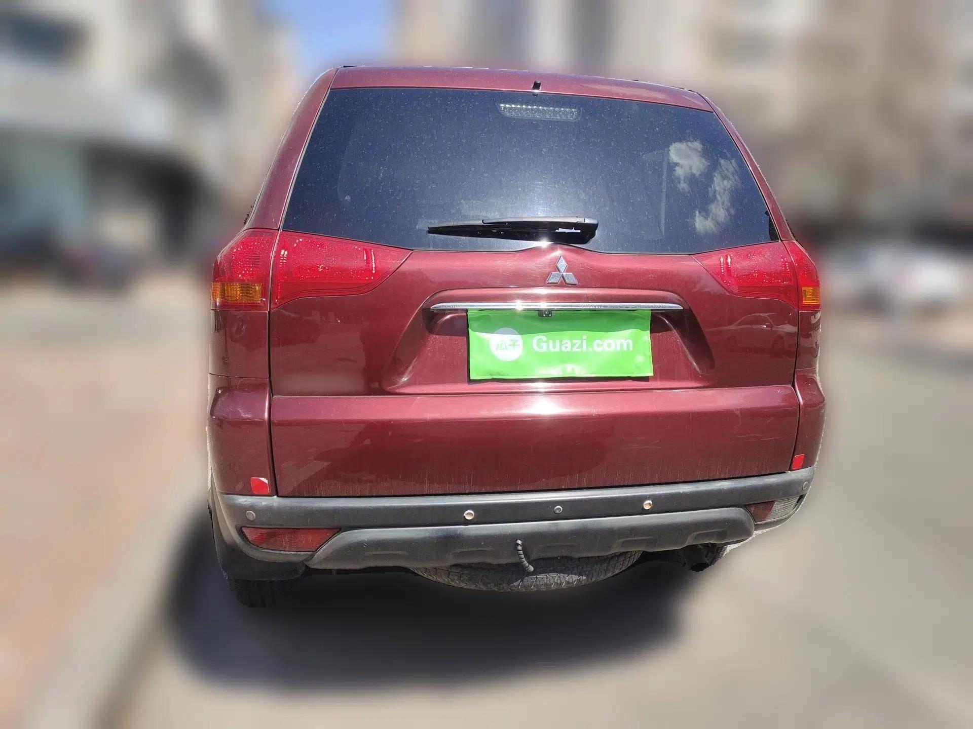 Mitsubishi Pajero Sport 2011 3.0L Luxury Navigation Edition — миниатюра 5