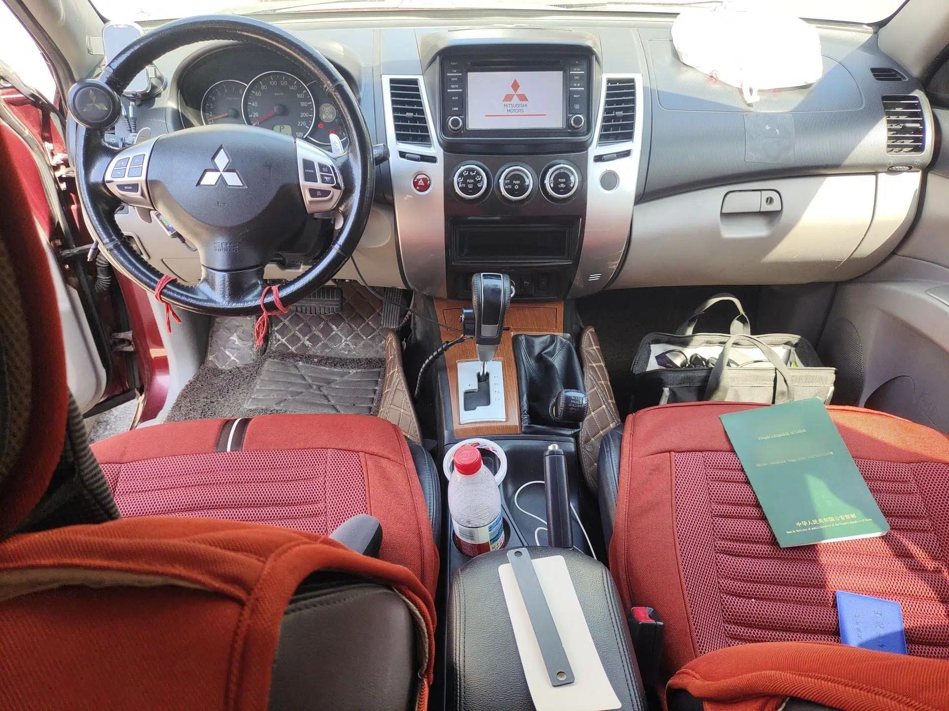 Mitsubishi Pajero Sport 2011 3.0L Luxury Navigation Edition — миниатюра 10