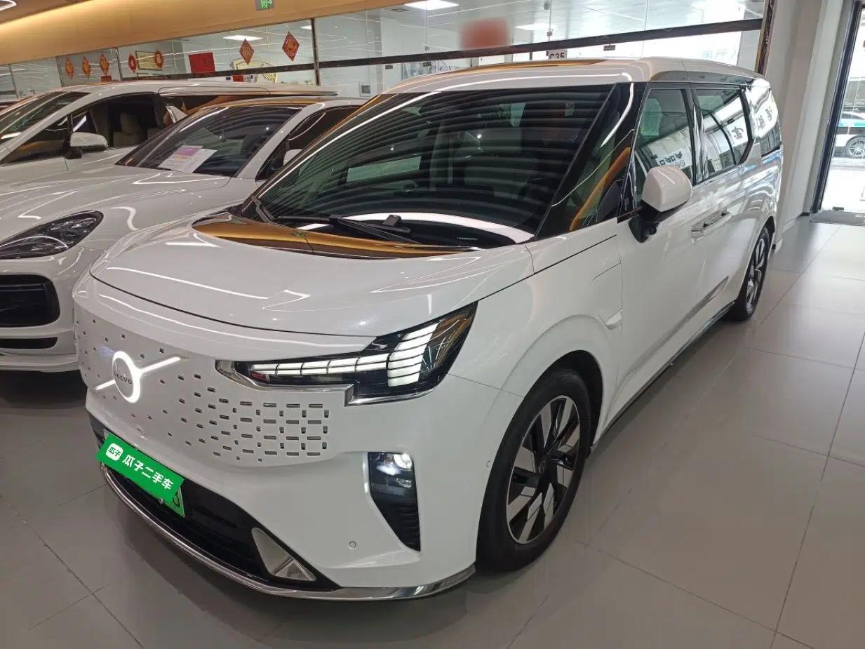 Volvo EM90 2025 Ultra Six-Seater — миниатюра 1