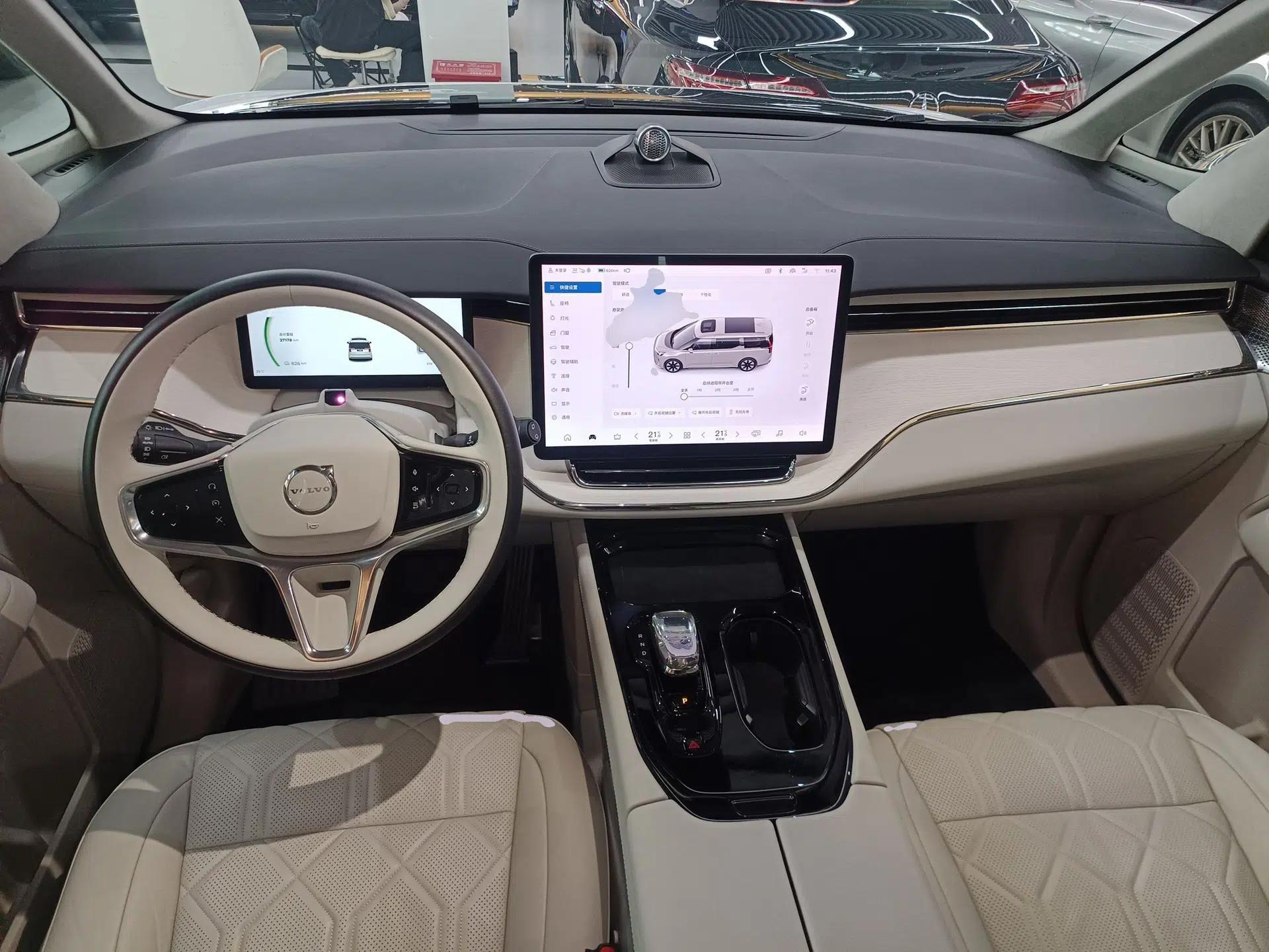 Volvo EM90 2025 Ultra Six-Seater — миниатюра 12