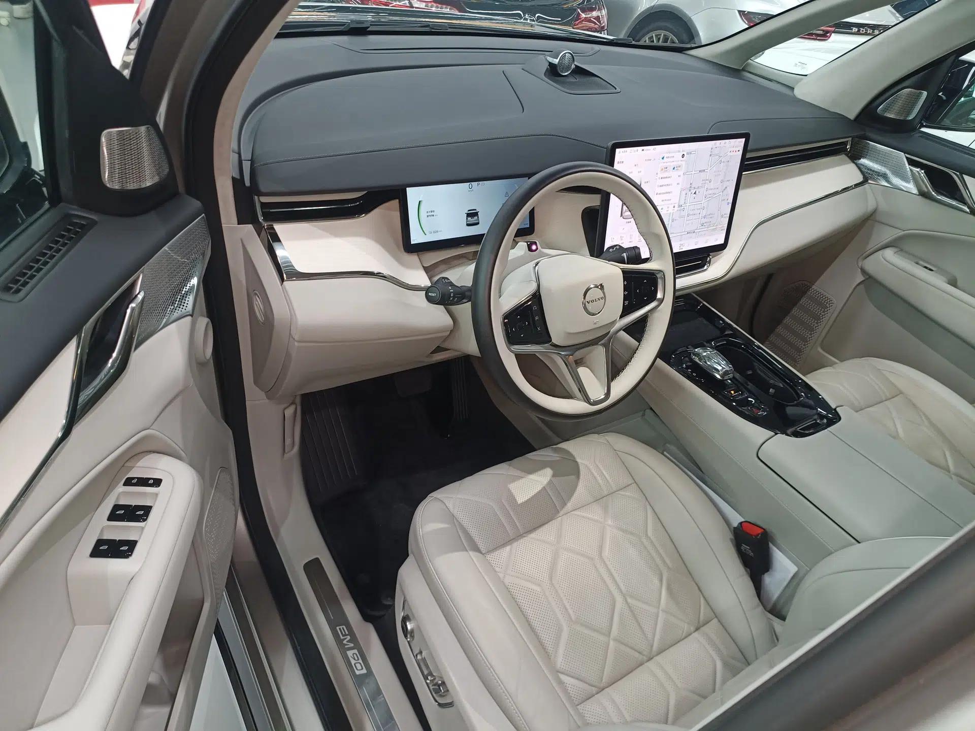 Volvo EM90 2025 Ultra Six-Seater — миниатюра 18
