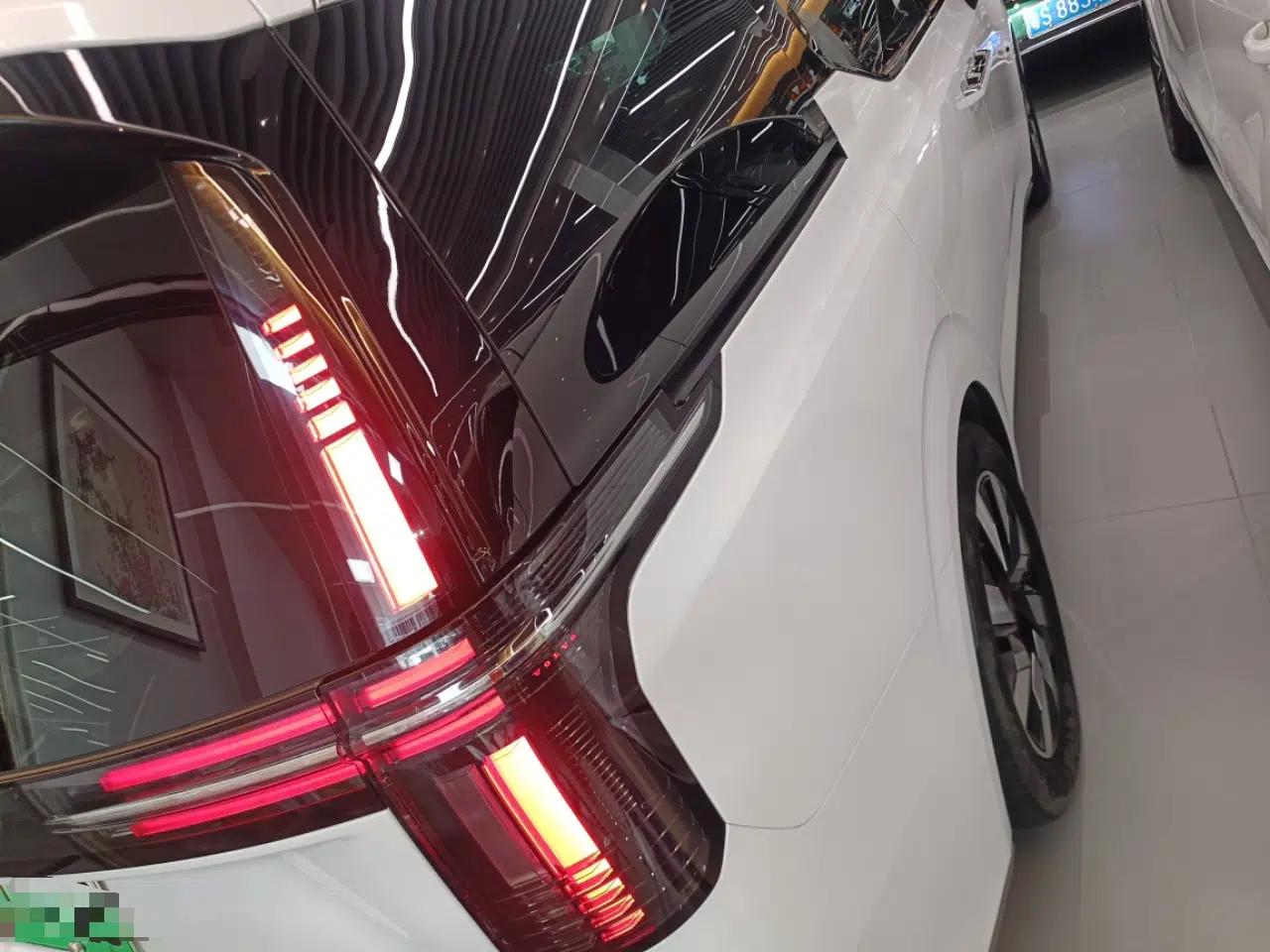Volvo EM90 2025 Ultra Six-Seater — миниатюра 8
