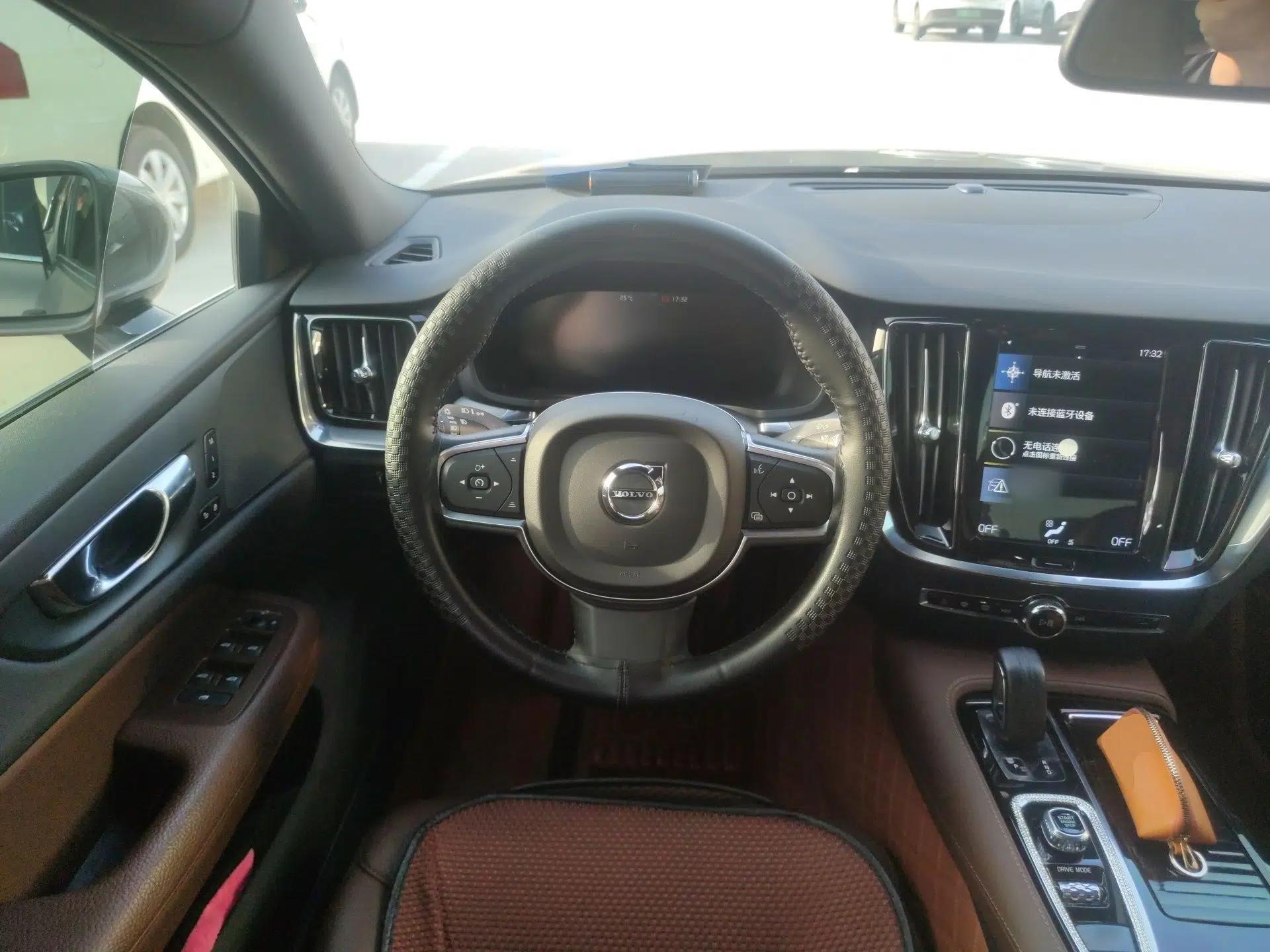 Volvo S60 New Energy 2021 T8 E-Drive Hybrid Four-Wheel Drive Smart Luxury Edition — миниатюра 11