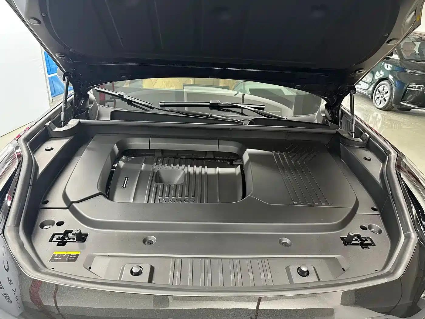 Lynk & Co 09 2026 2.0T AWD Explorer Edition Ultra — миниатюра 17