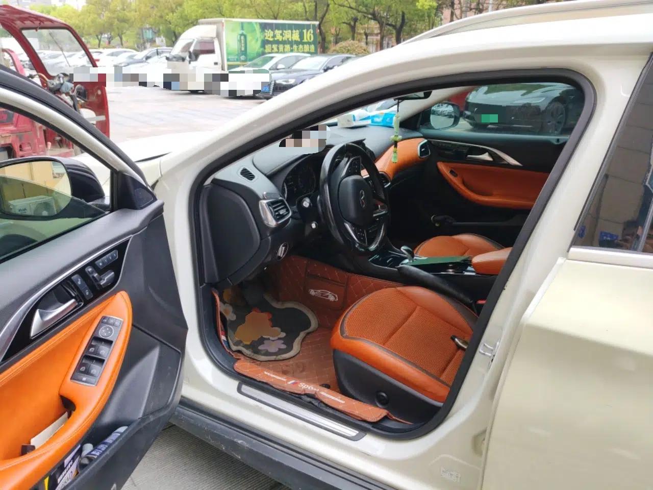 Infiniti QX30 2017 2.0T Four-Wheel Drive Sport Edition — миниатюра 17