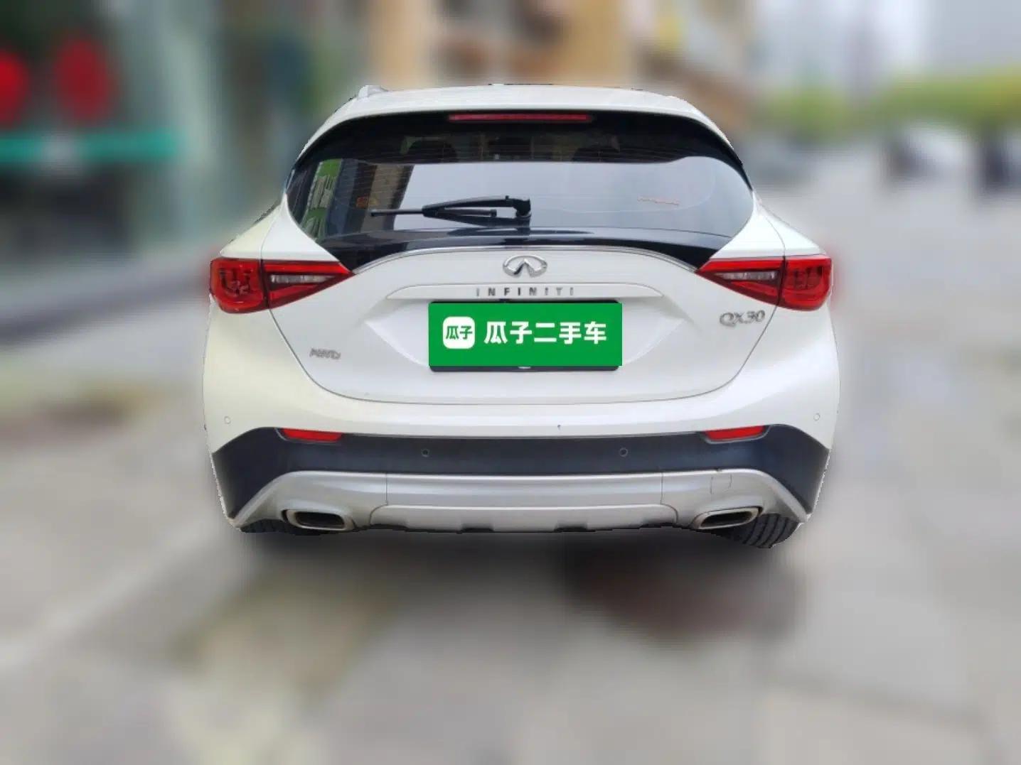 Infiniti QX30 2017 2.0T Four-Wheel Drive Sport Edition — миниатюра 5