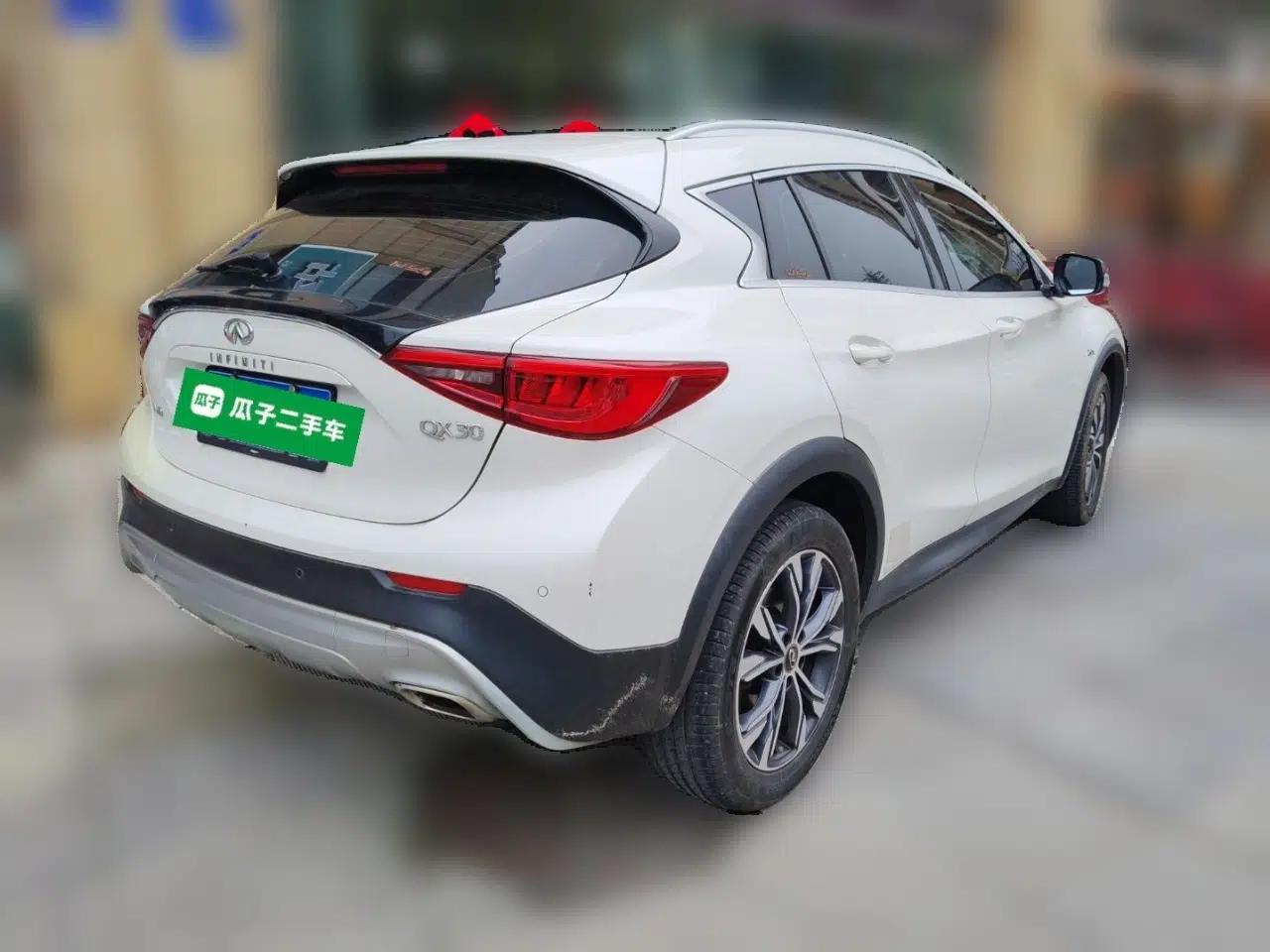 Infiniti QX30 2017 2.0T Four-Wheel Drive Sport Edition — миниатюра 6