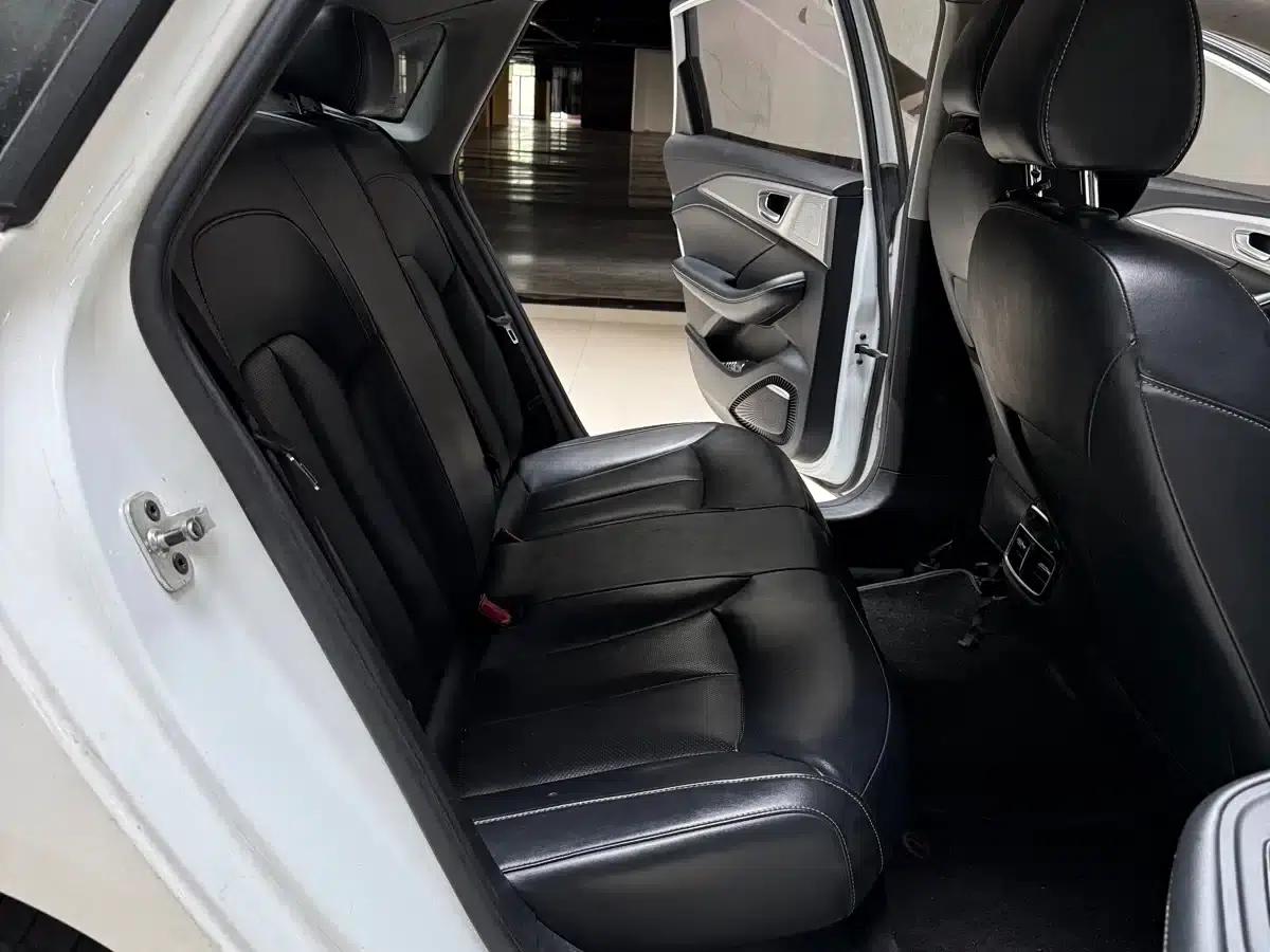 Roewe i6 MAX 2020 300TGI Automatic Cool Panoramic Sunroof Edition — миниатюра 4