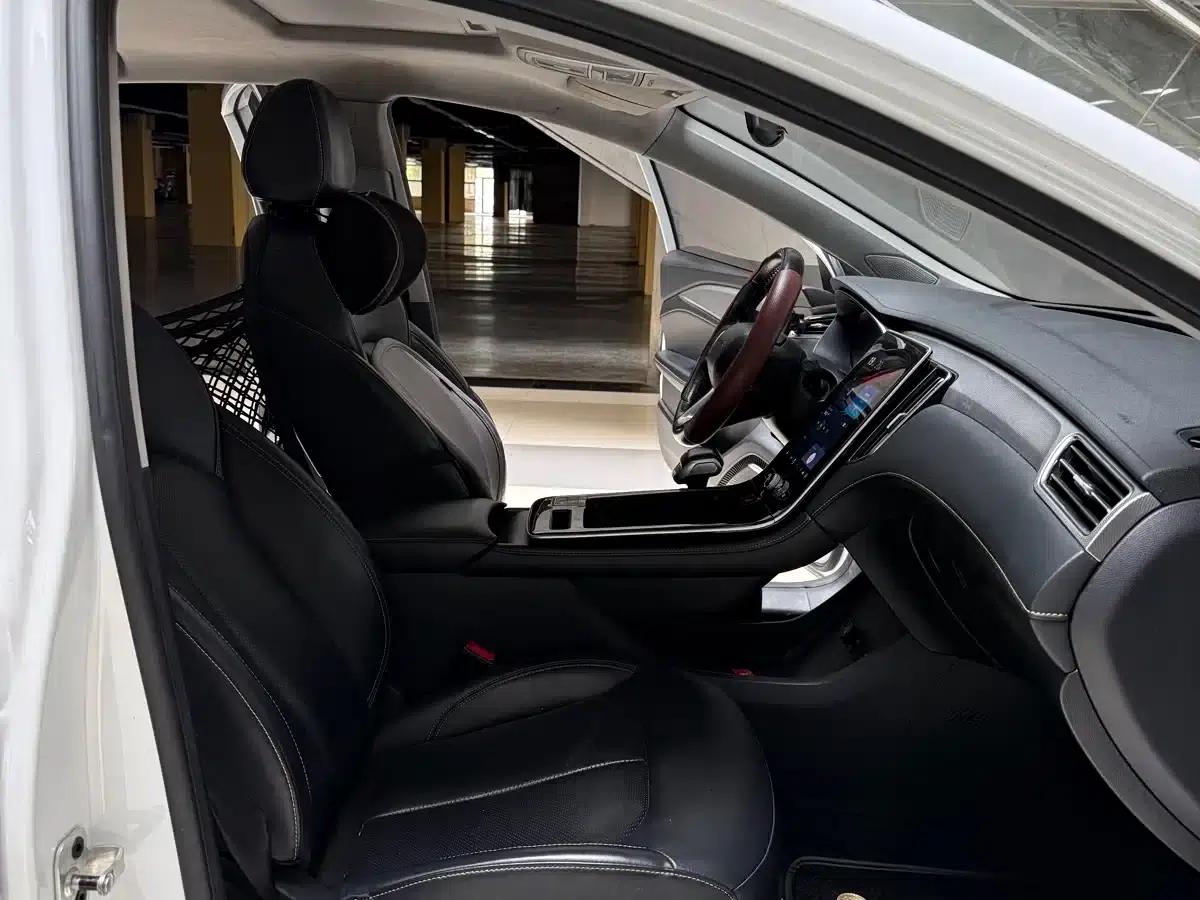 Roewe i6 MAX 2020 300TGI Automatic Cool Panoramic Sunroof Edition — миниатюра 5