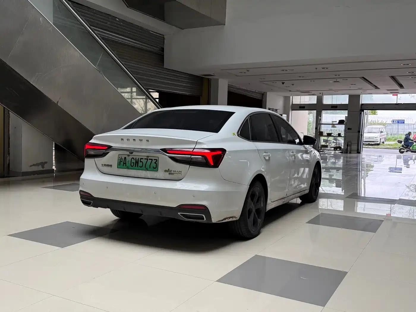 Roewe i6 MAX 2020 300TGI Automatic Cool Panoramic Sunroof Edition — миниатюра 8