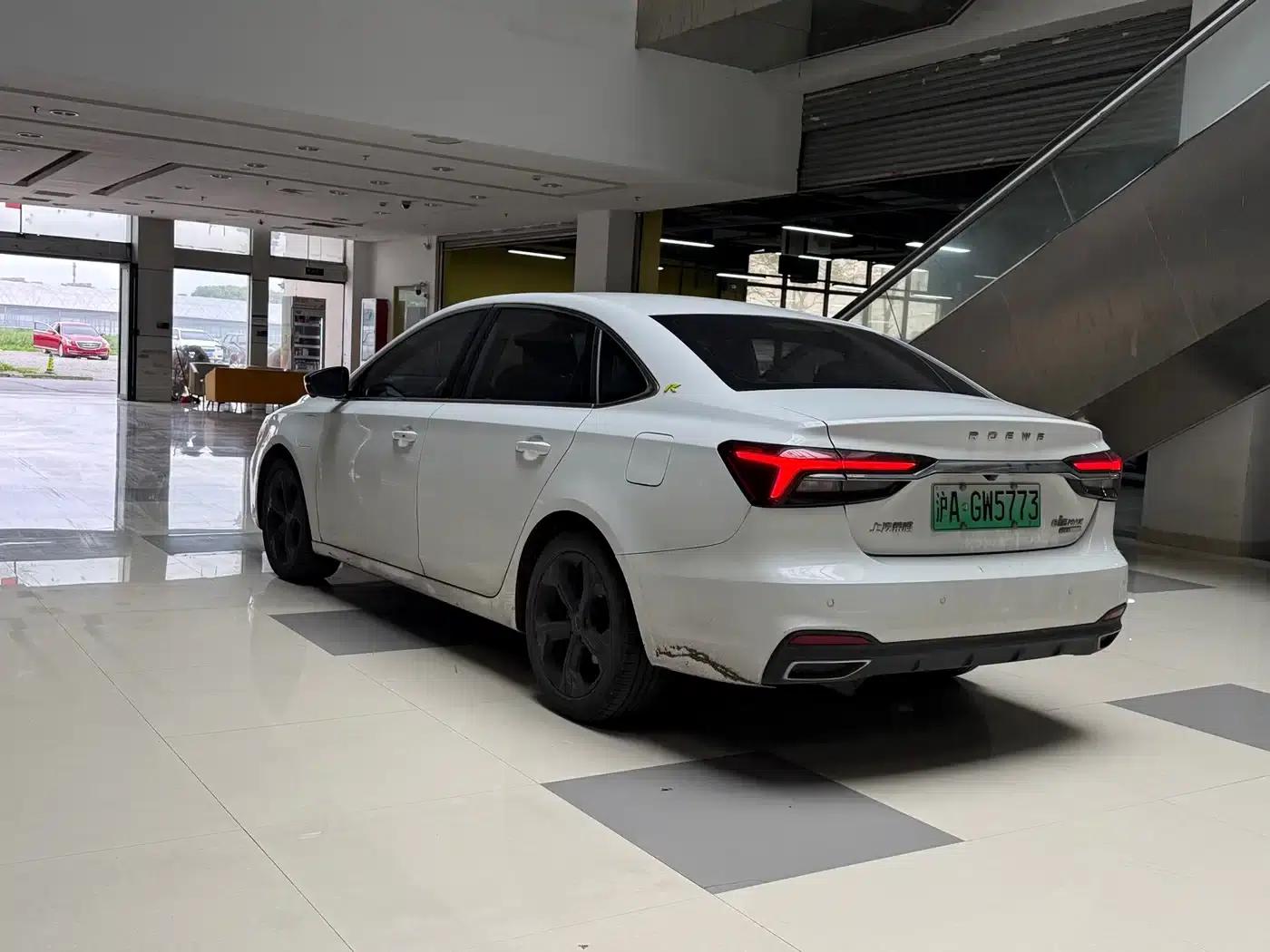 Roewe i6 MAX 2020 300TGI Automatic Cool Panoramic Sunroof Edition — миниатюра 10