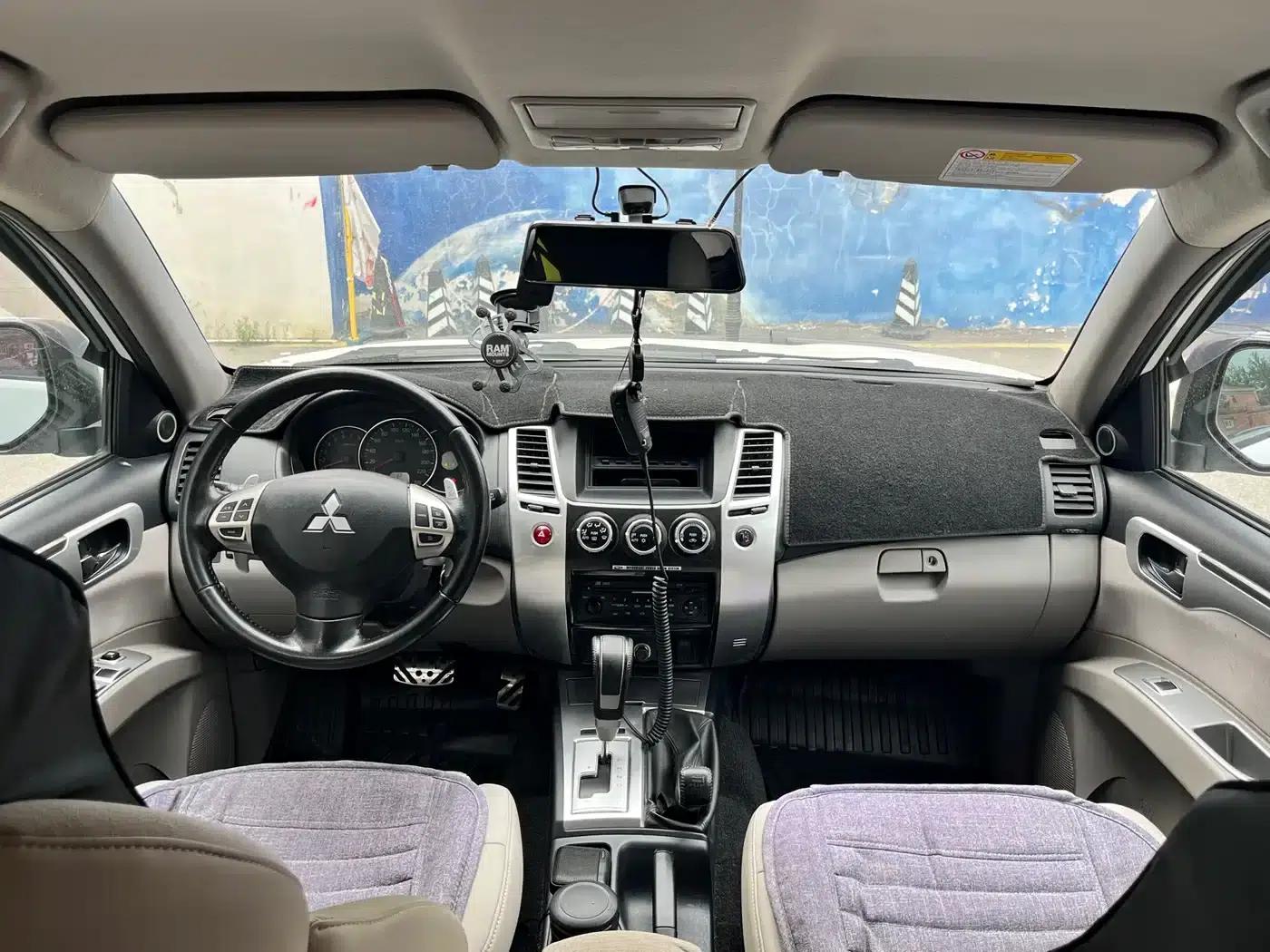 2013 Pajero Sport 3.0L Automatic 4WD Executive Edition — миниатюра 11