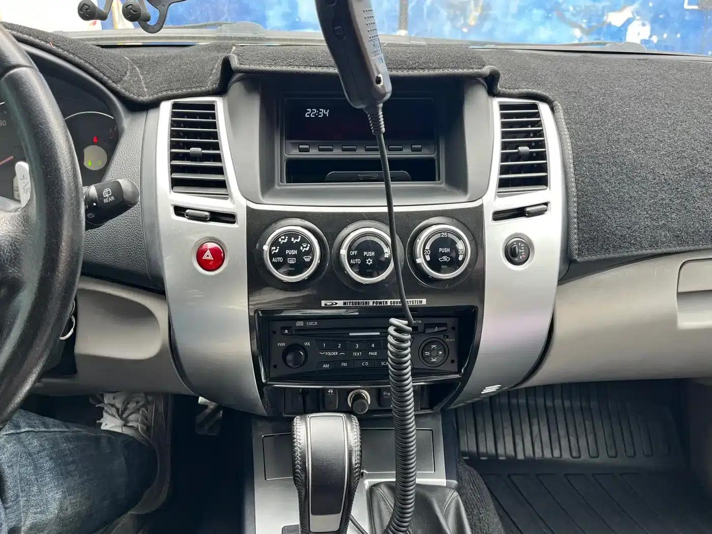 2013 Pajero Sport 3.0L Automatic 4WD Executive Edition — миниатюра 14