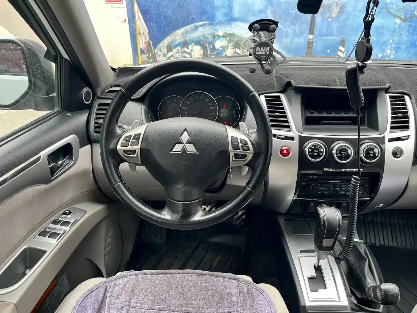 2013 Pajero Sport 3.0L Automatic 4WD Executive Edition — миниатюра 15