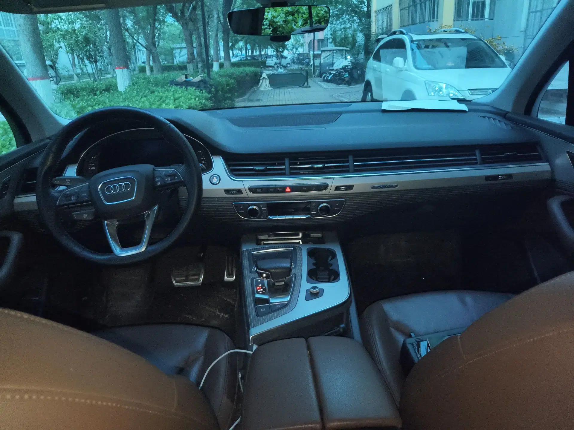 Audi Q7 New Energy 2019 55 e-tron — миниатюра 10