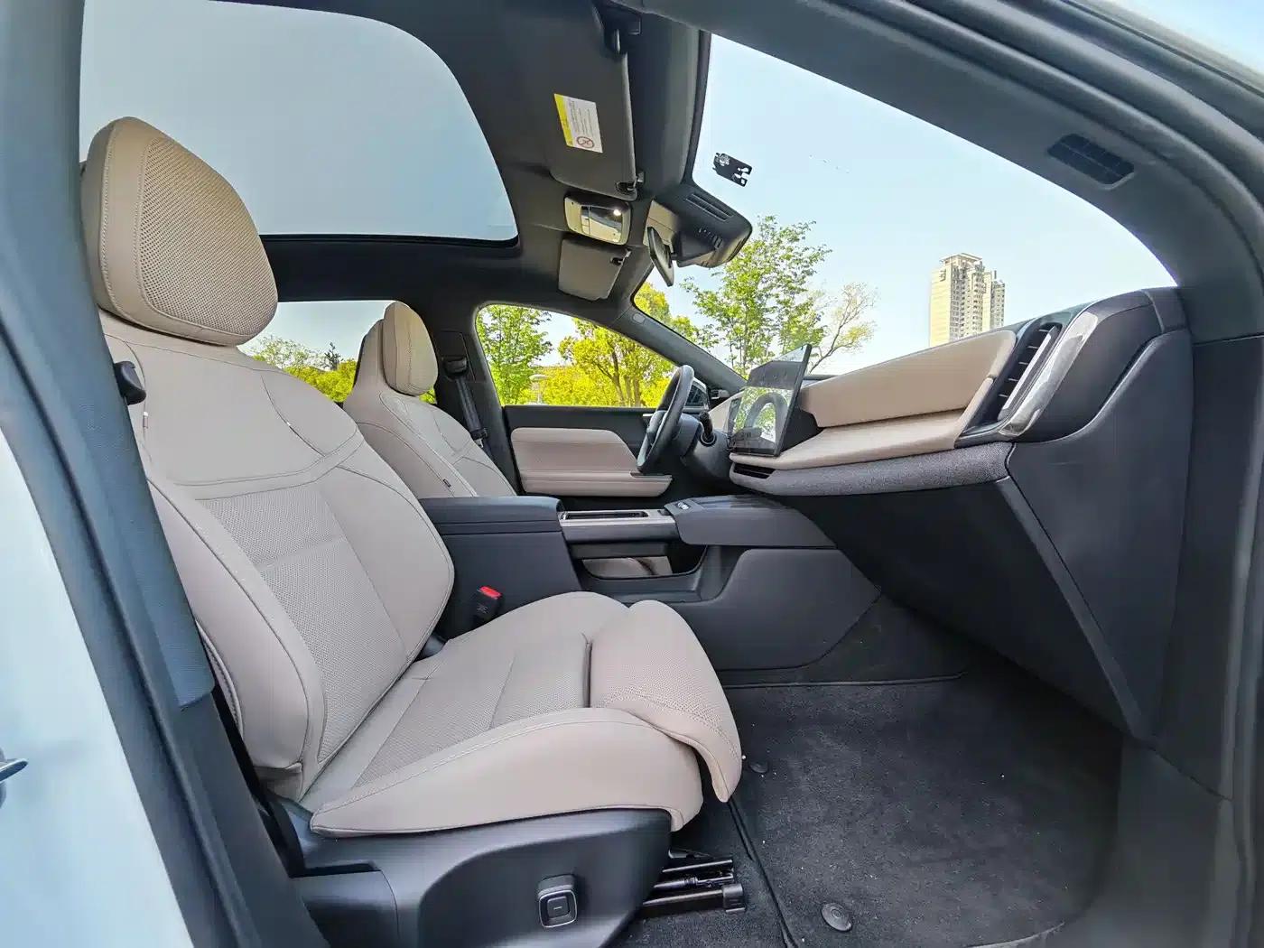 2026 Volvo XC70 Plug-in Hybrid, All-Wheel Drive, Extended Range Plus — миниатюра 27