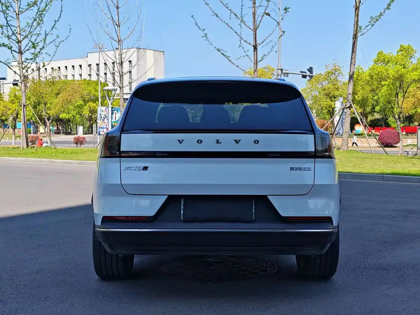 2026 Volvo XC70 Plug-in Hybrid, All-Wheel Drive, Extended Range Plus — миниатюра 6