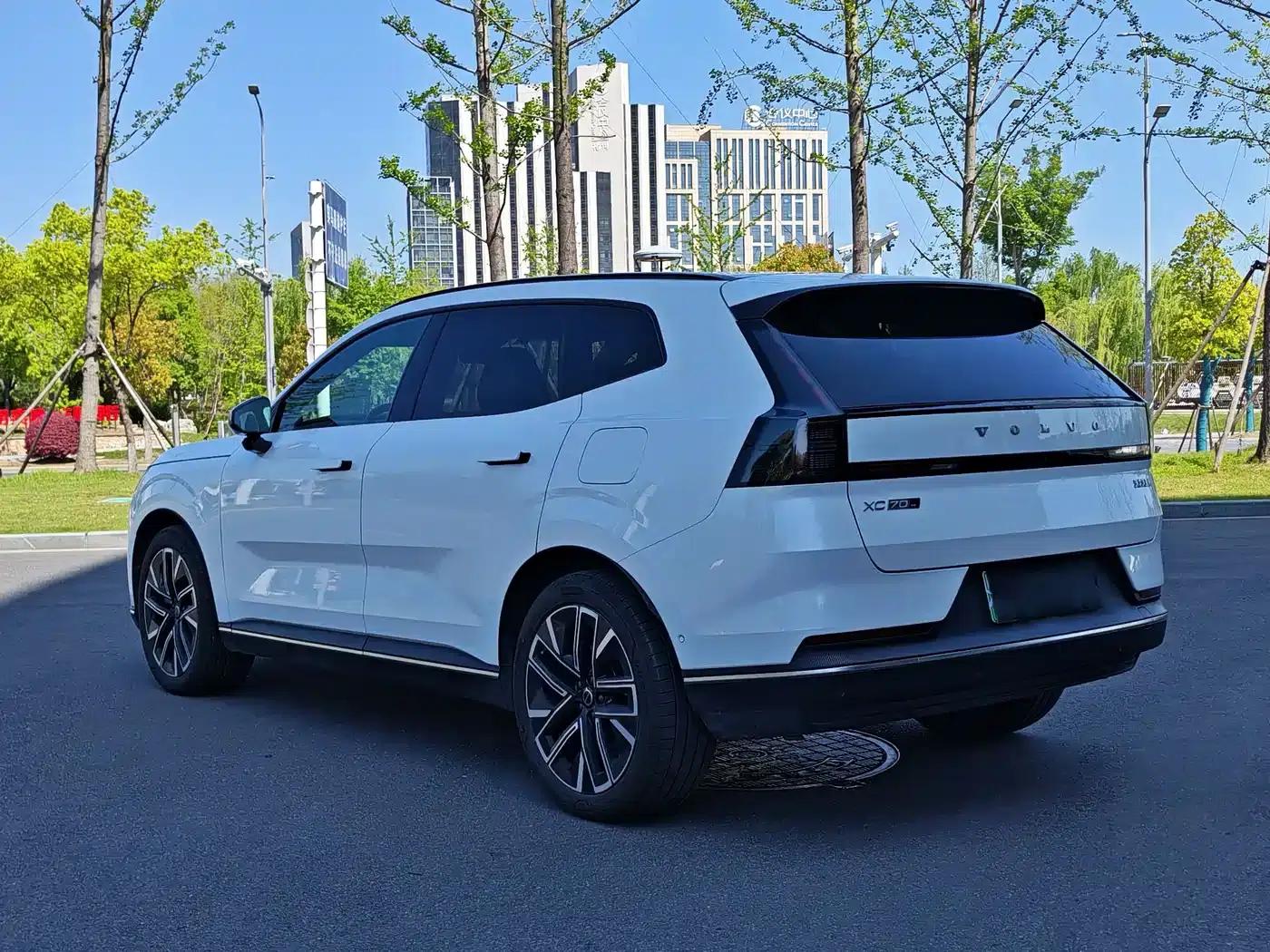 2026 Volvo XC70 Plug-in Hybrid, All-Wheel Drive, Extended Range Plus — миниатюра 7