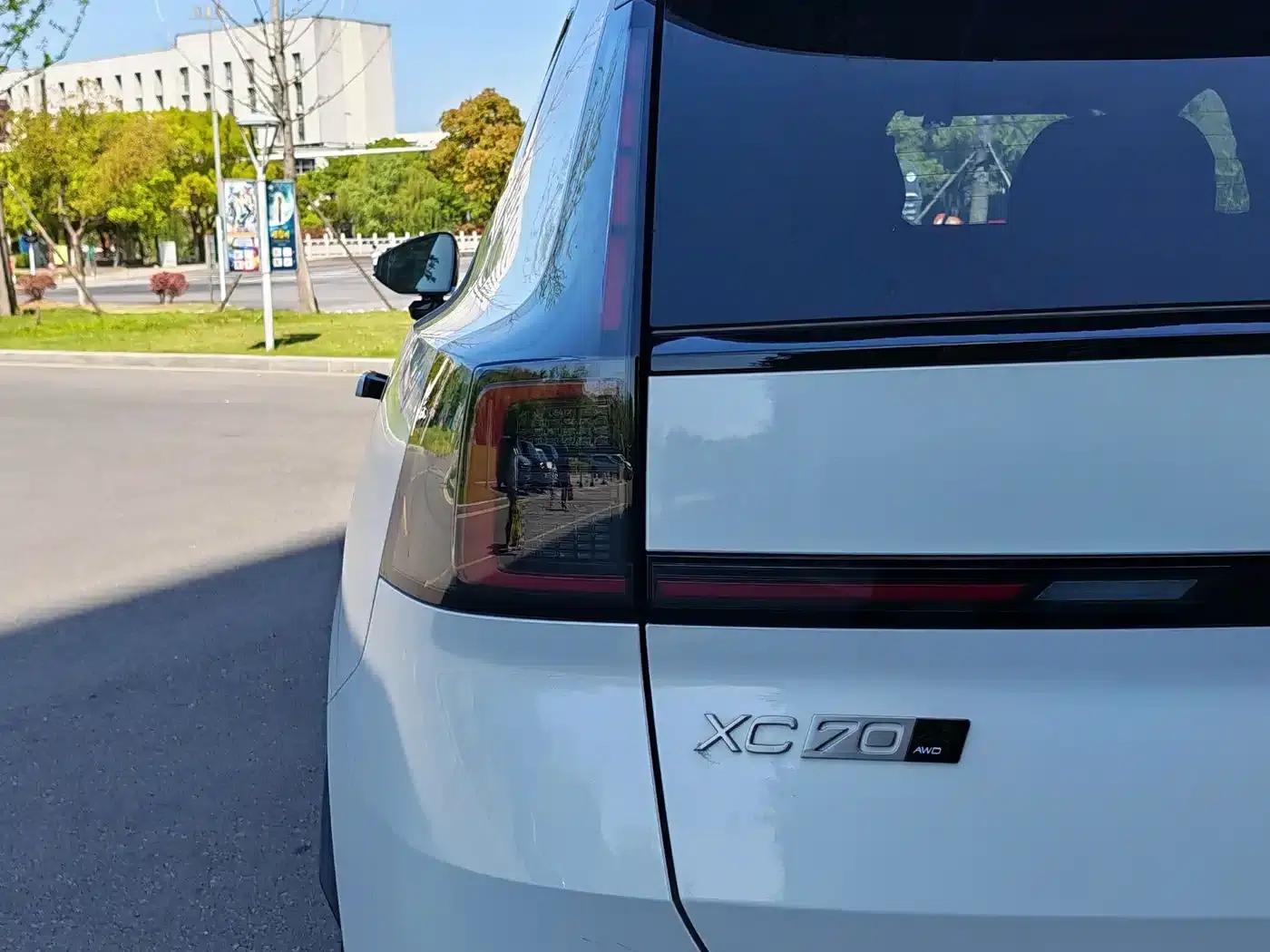 2026 Volvo XC70 Plug-in Hybrid, All-Wheel Drive, Extended Range Plus — миниатюра 8