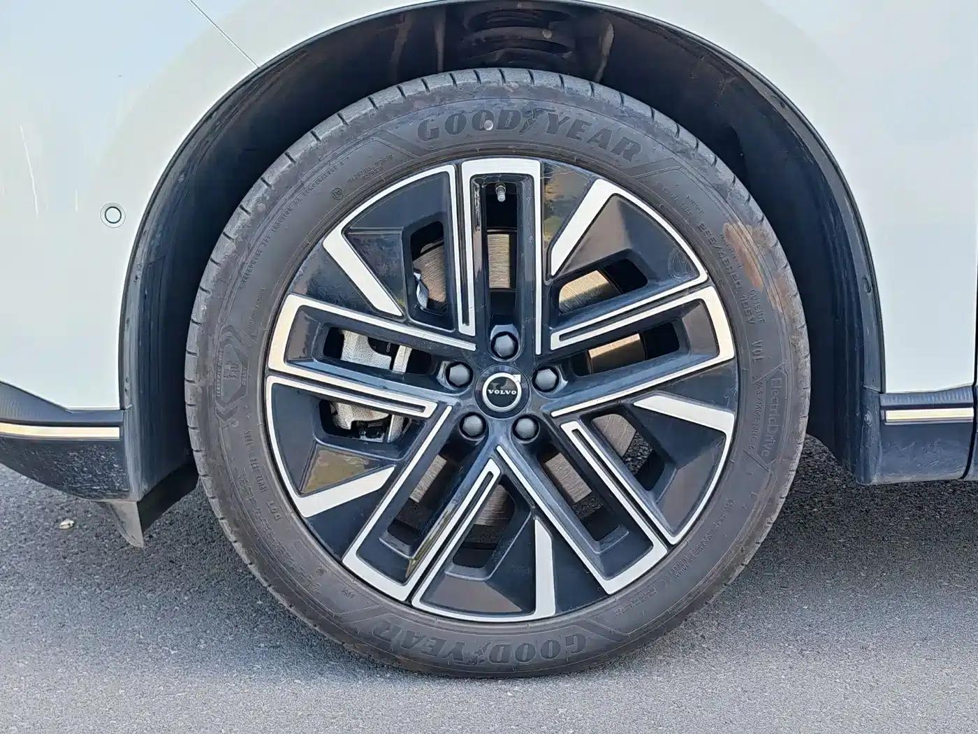 2026 Volvo XC70 Plug-in Hybrid, All-Wheel Drive, Extended Range Plus — миниатюра 9