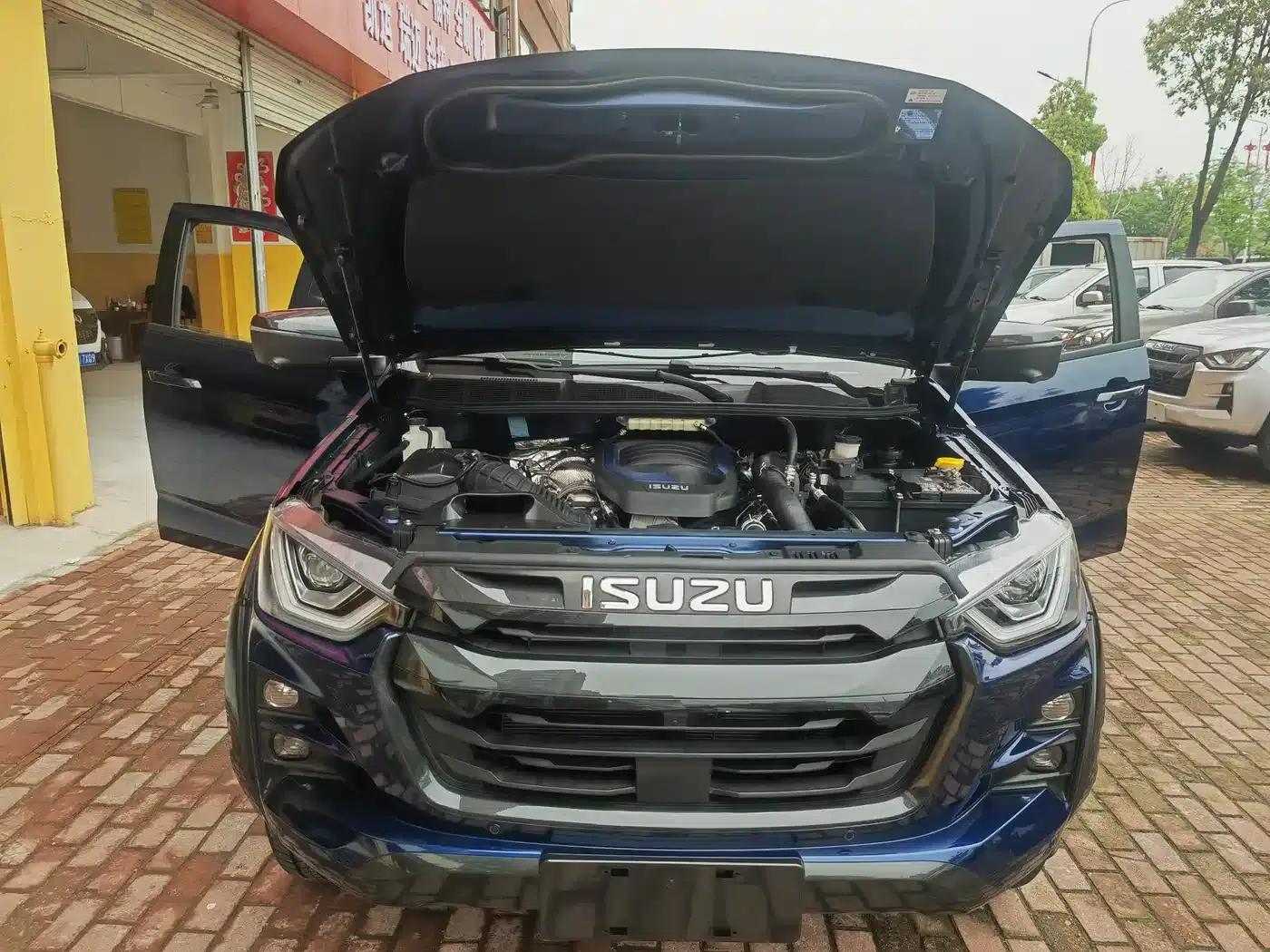 D-MAX 2023 1.9T Automatic 4WD V-CROSS Elite Edition — миниатюра 16
