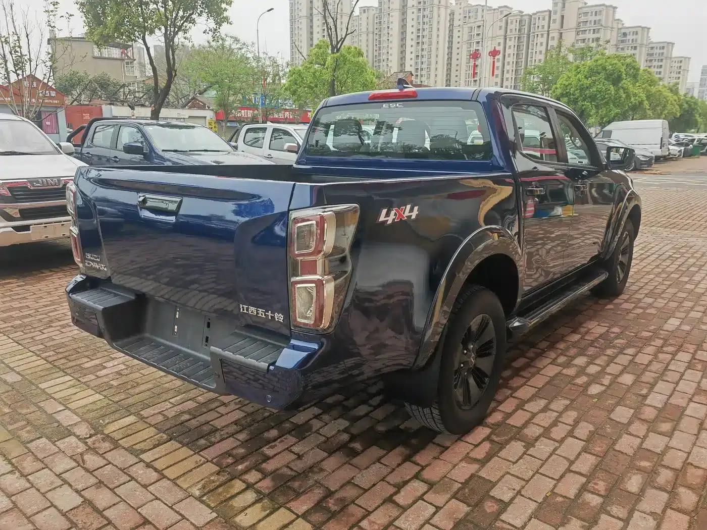 D-MAX 2023 1.9T Automatic 4WD V-CROSS Elite Edition — миниатюра 4