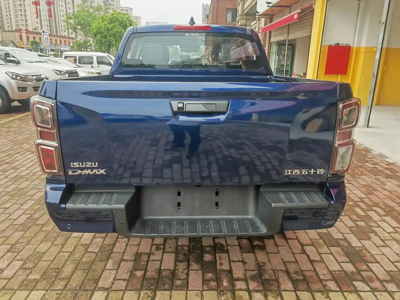 D-MAX 2023 1.9T Automatic 4WD V-CROSS Elite Edition — миниатюра 5