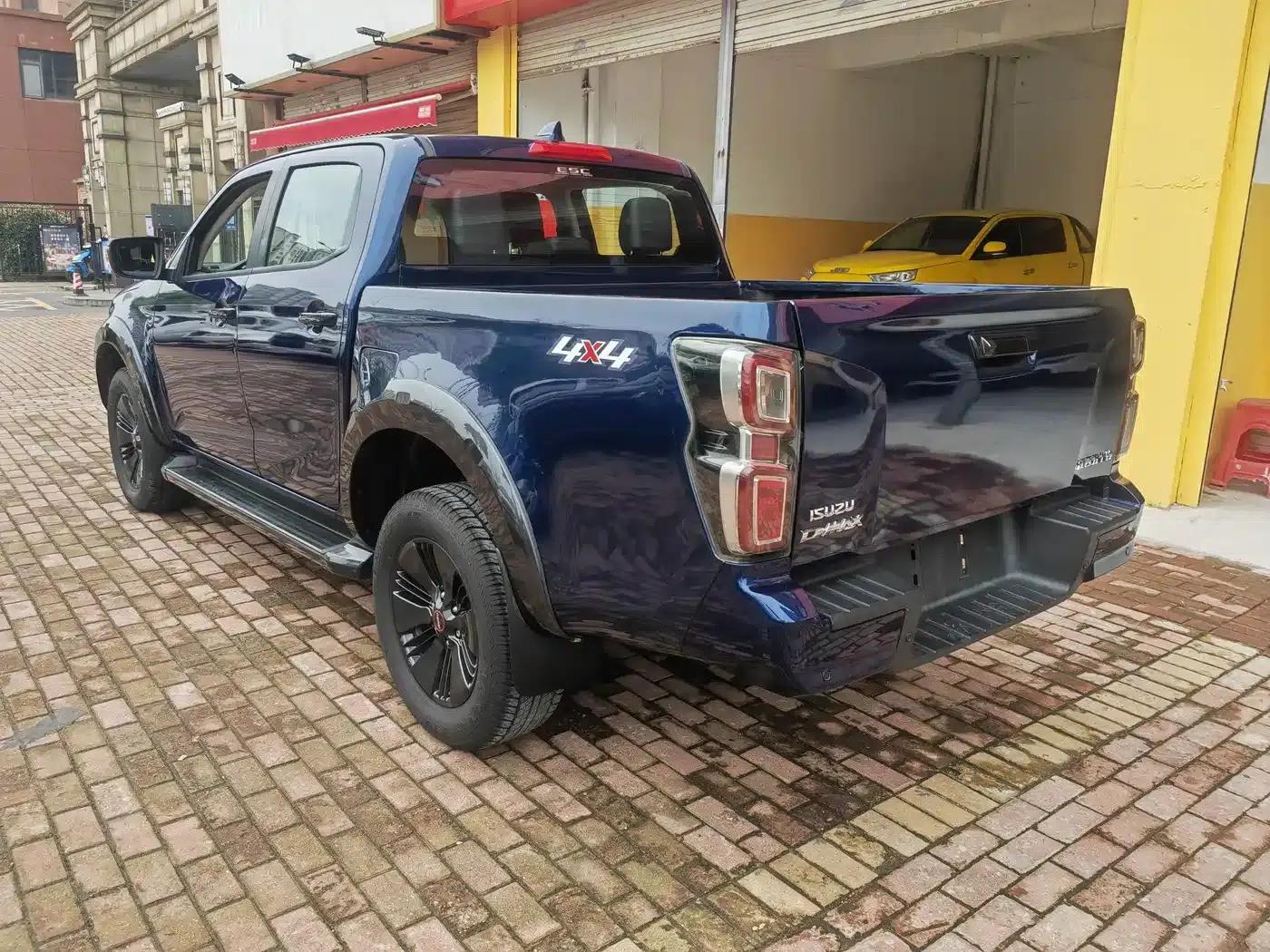D-MAX 2023 1.9T Automatic 4WD V-CROSS Elite Edition — миниатюра 7