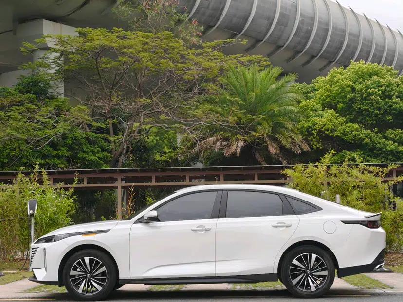 CHANGAN Eado PHEV 2025 Smart New Blue Whale 145KM High-Energy Edition — миниатюра 6