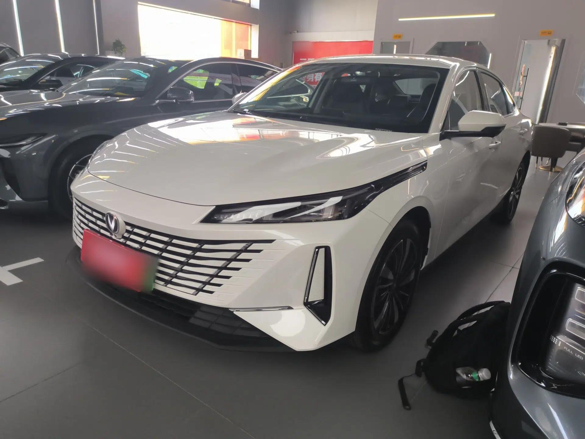 CHANGAN Eado PHEV 2025 Smart New Blue Whale 145KM Battleship Edition — миниатюра 1