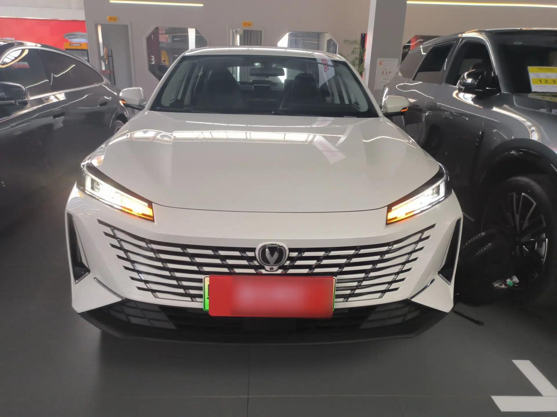 CHANGAN Eado PHEV 2025 Smart New Blue Whale 145KM Battleship Edition — миниатюра 2