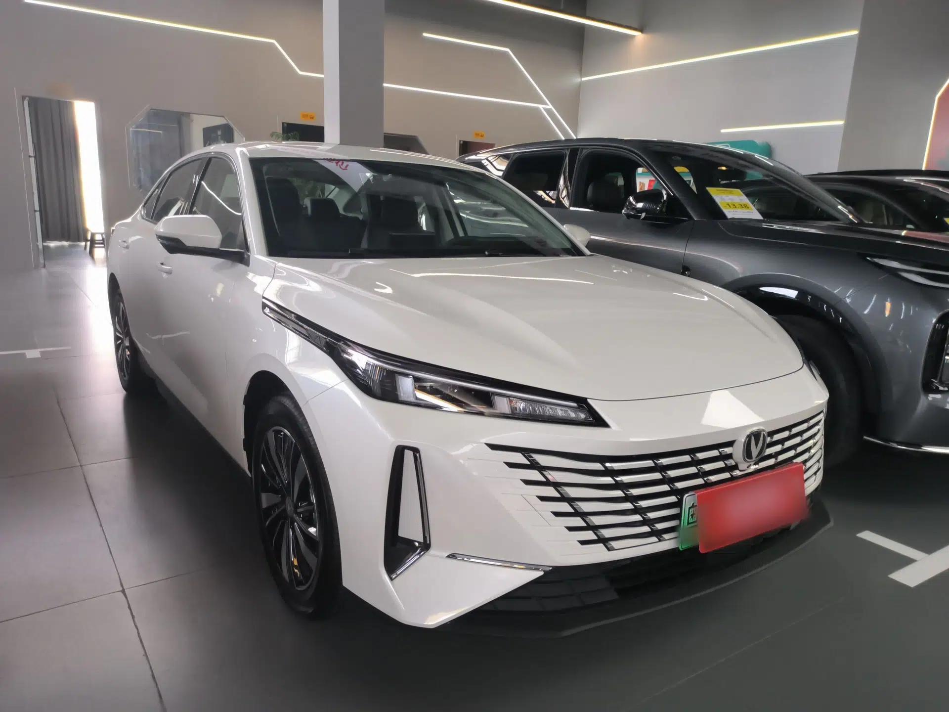 CHANGAN Eado PHEV 2025 Smart New Blue Whale 145KM Battleship Edition — миниатюра 3