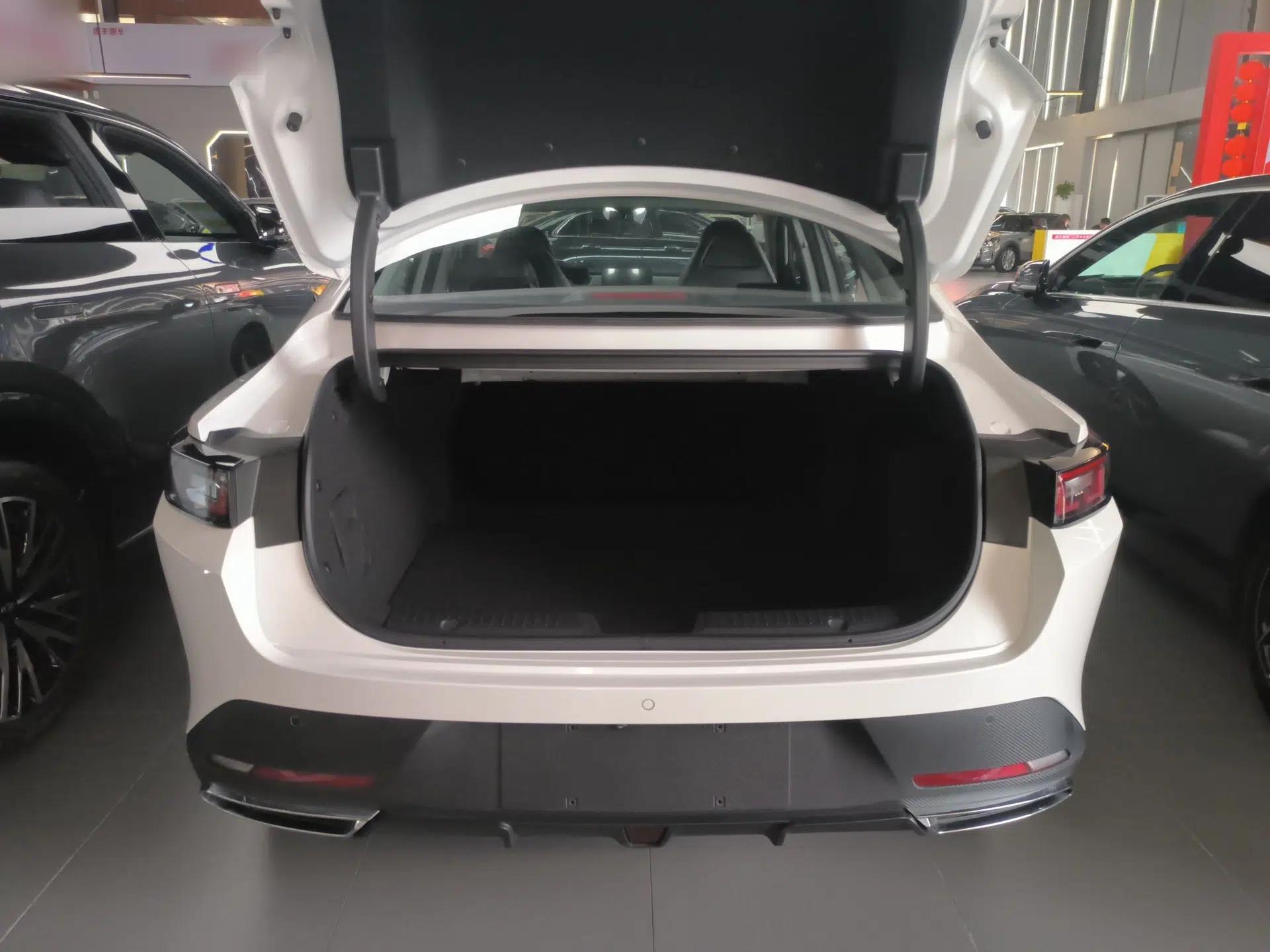 CHANGAN Eado PHEV 2025 Smart New Blue Whale 145KM Battleship Edition — миниатюра 22